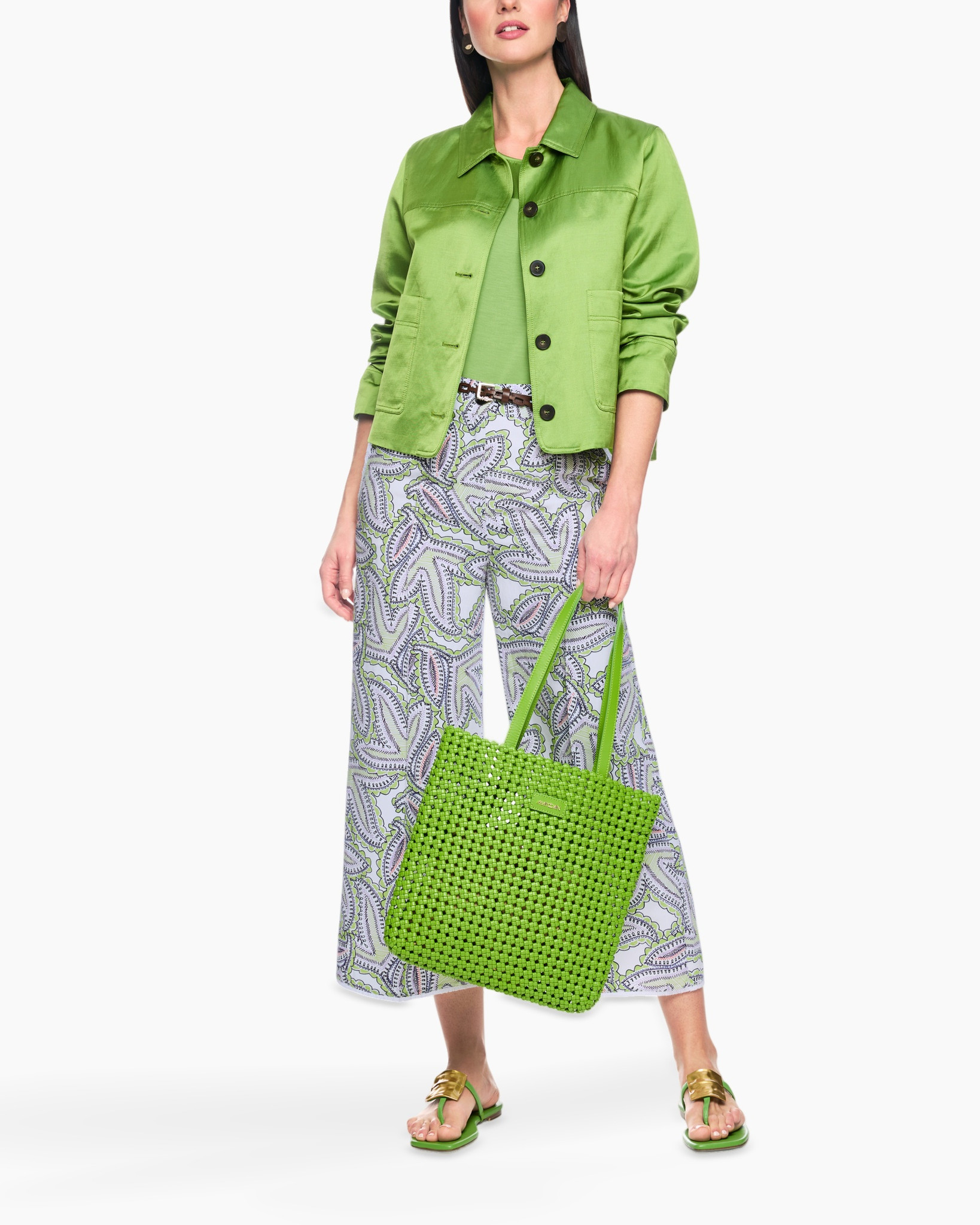 groene jas, lange rok, paisley patroon, groene tas, sandaal