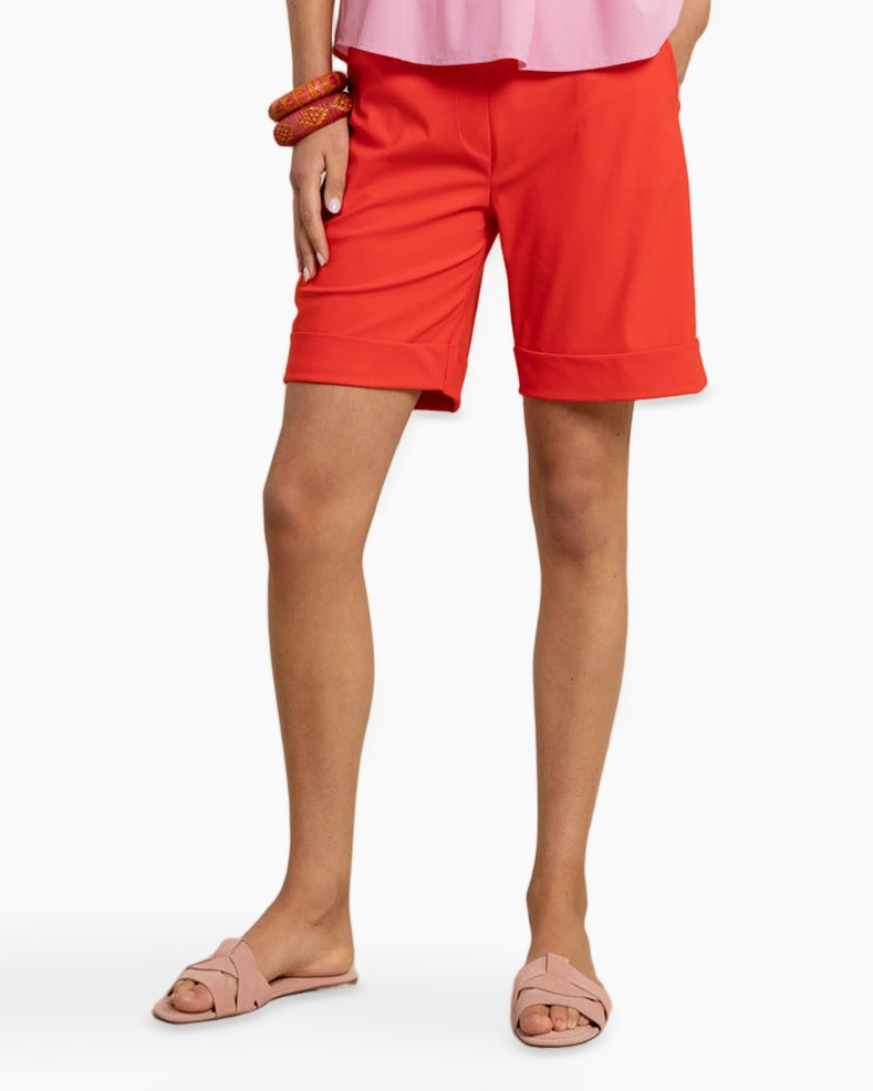 shorts, rood, knielengte, touwceintuur, slank pasvorm