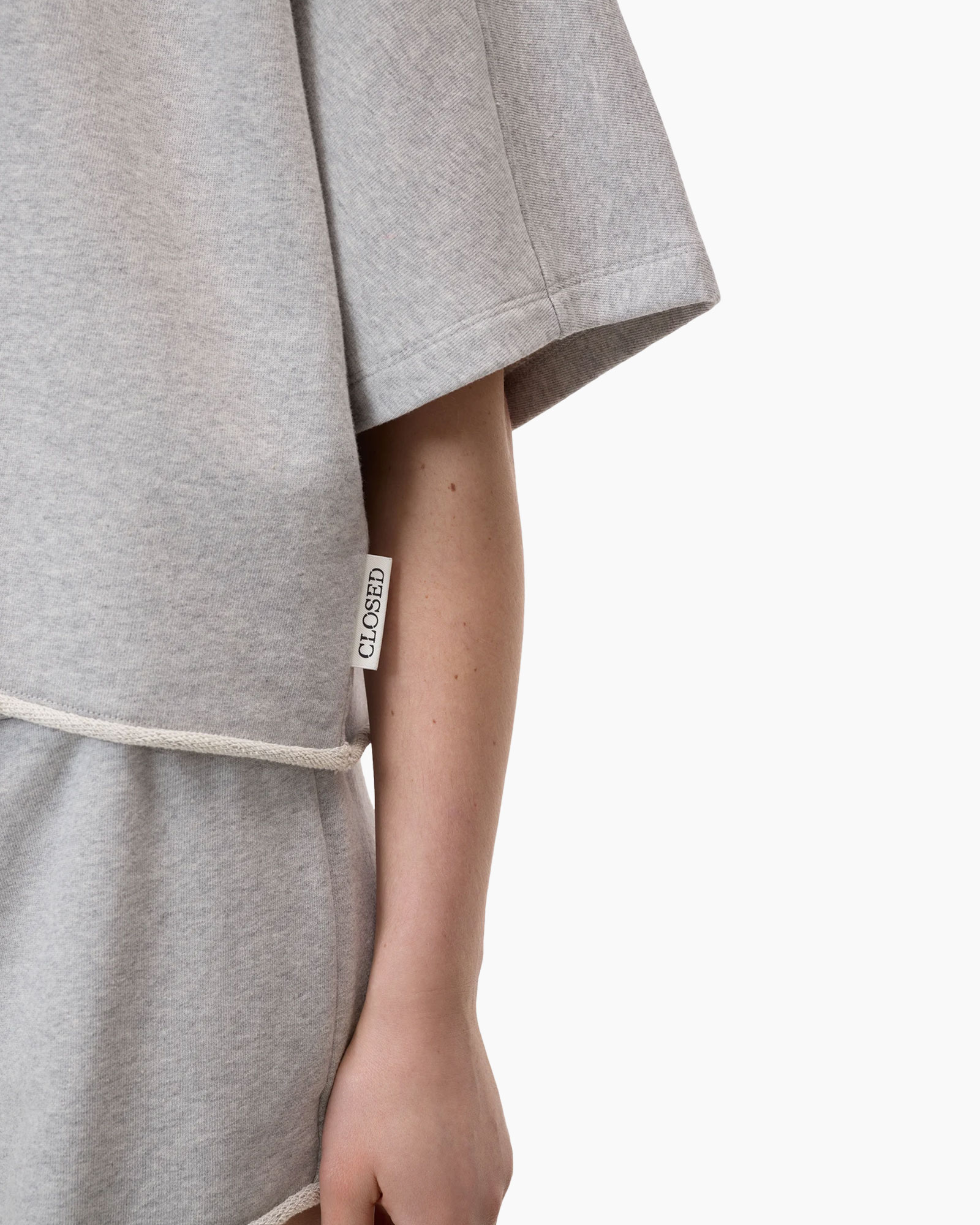 shorts, sleeve, tag, gray fabric