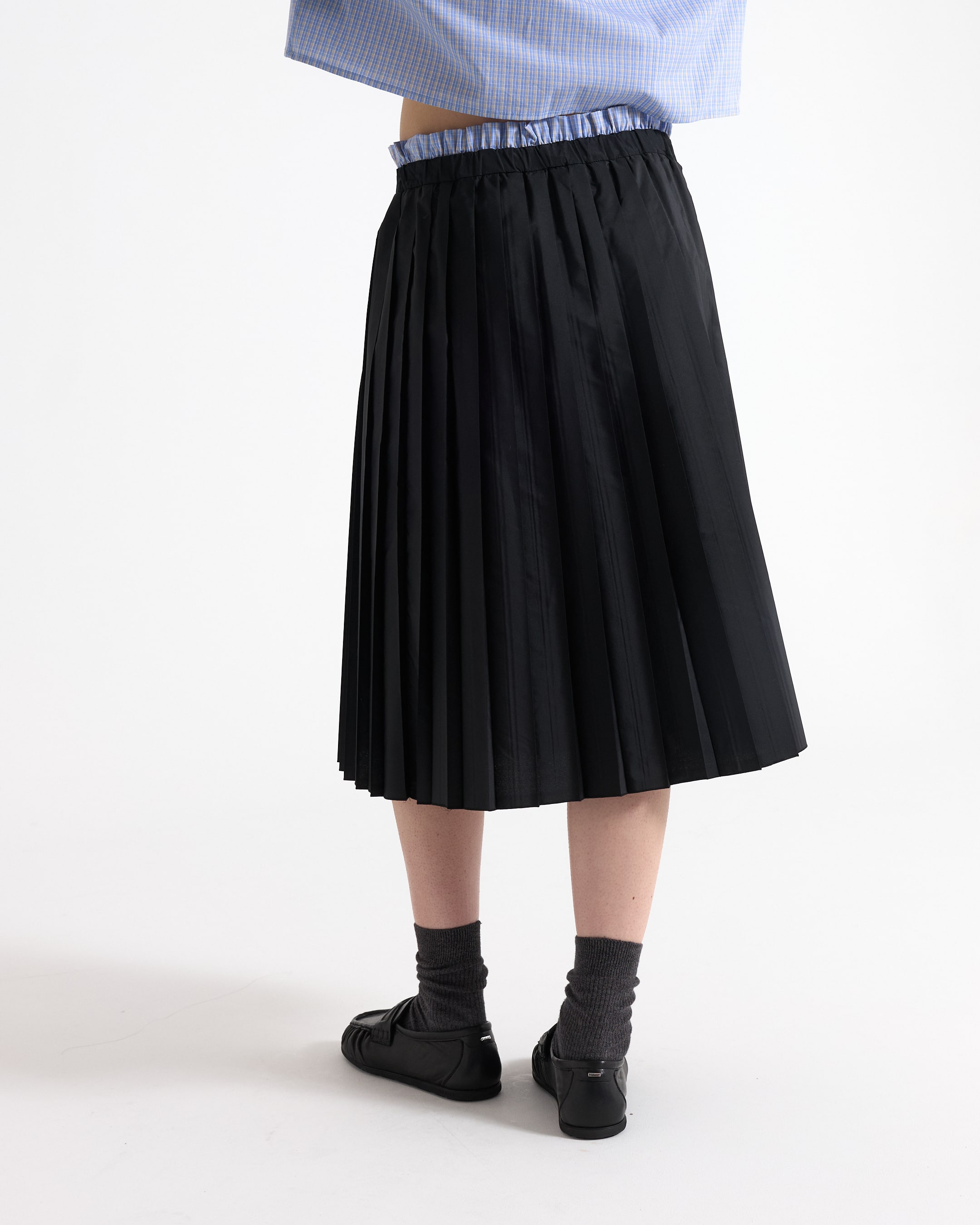 skirt, pleated, black, mid-length, elastic-w waistband