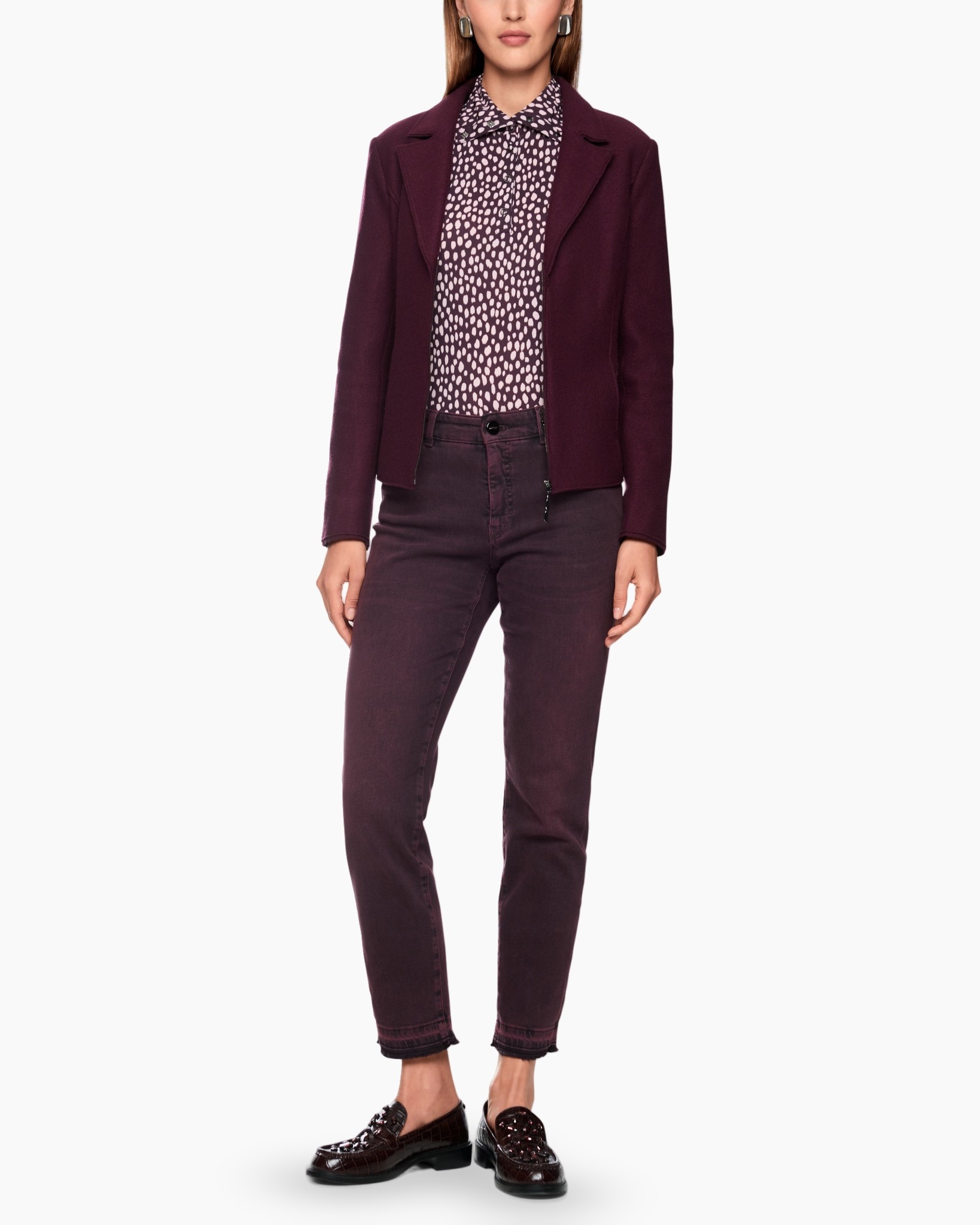 burgundy, blazer, pantalon, shirt met patroon, loafer