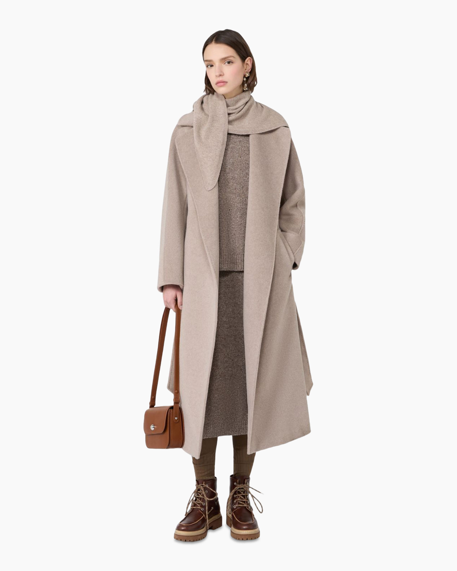 jas, lange jas, beige,  sjaal, laarzen