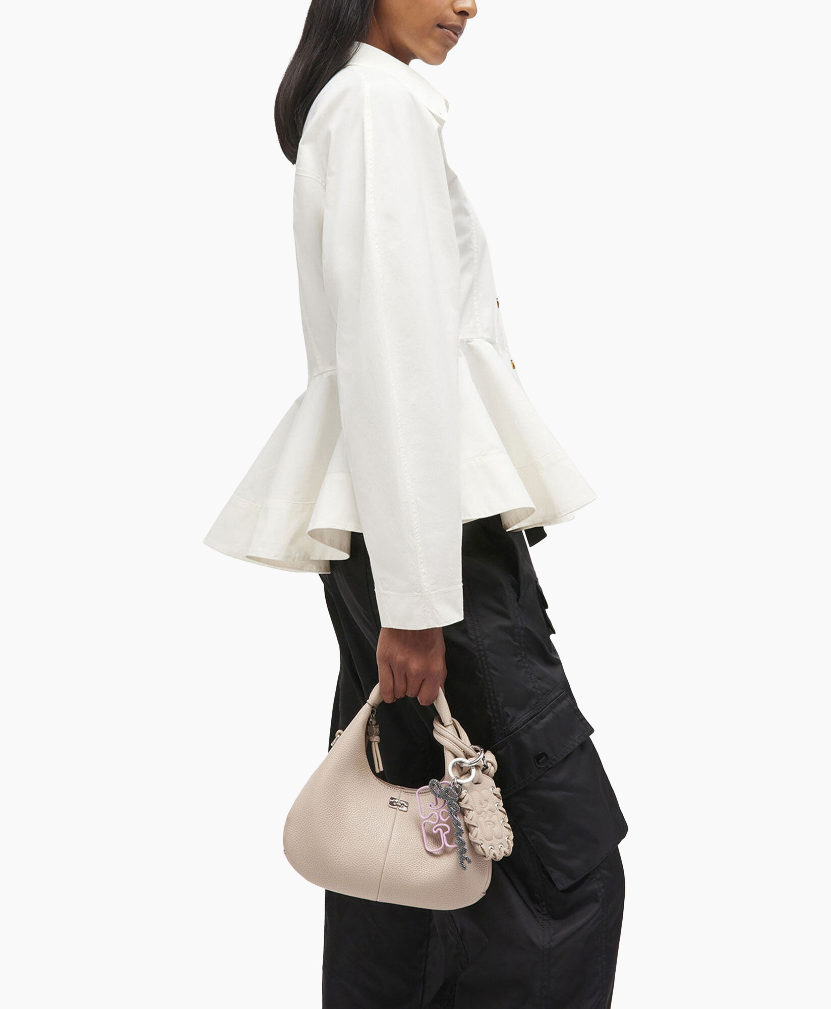 witte blouse, peplum top, langer mouw, damesmode, handtas