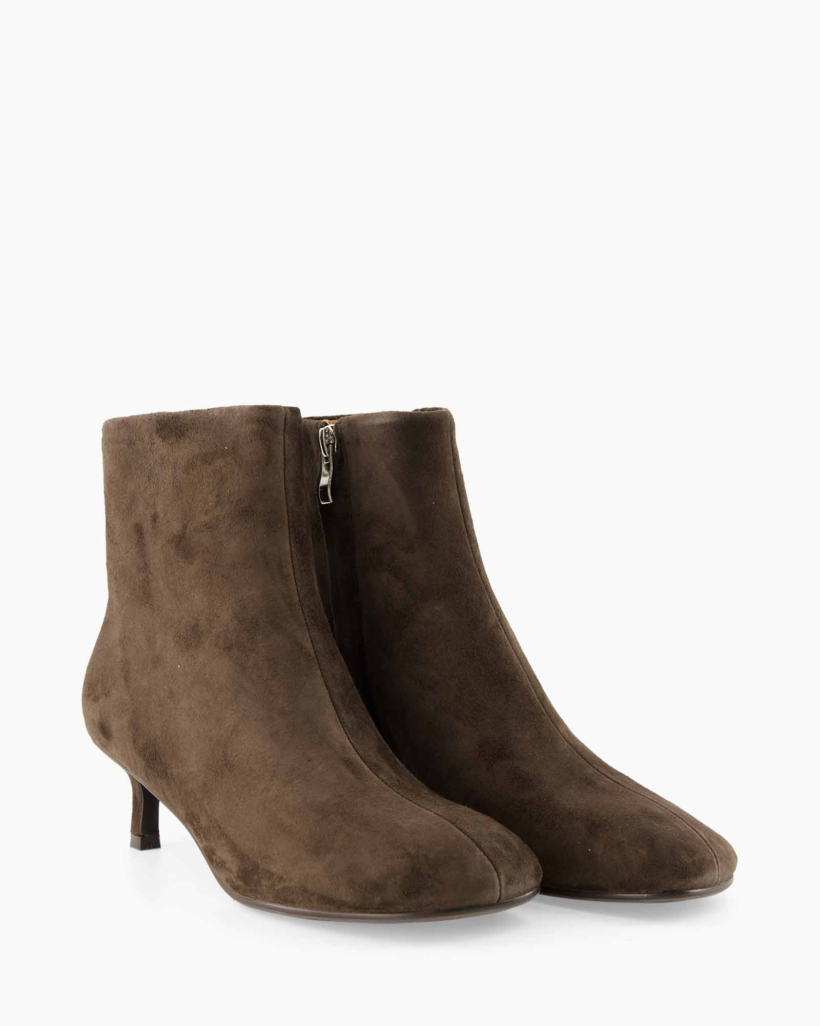 enkellaars, suede, bruin, kittenshak, middenhak