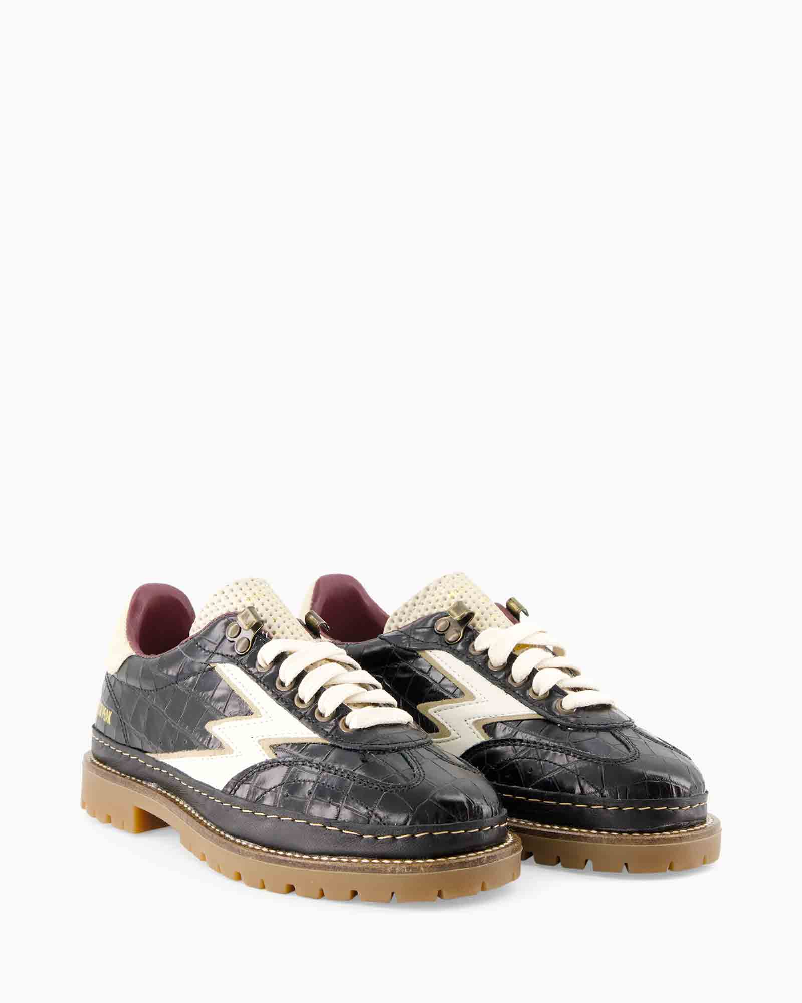 sneaker, schoen, laag model, zwart, grof loopvlak