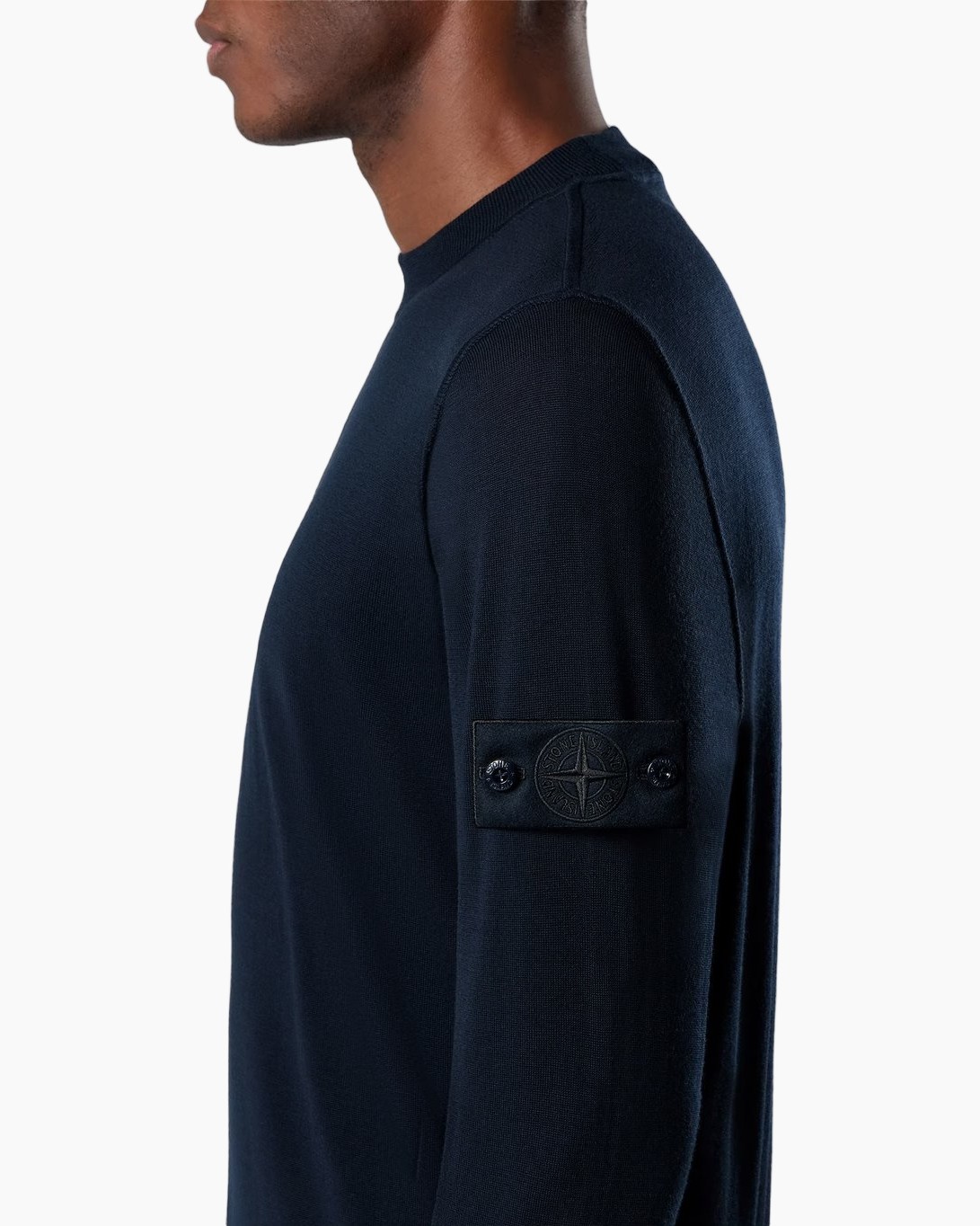 navy sweater, crew neck, langer mouw, arm patch, breipje/gebreid weefsel