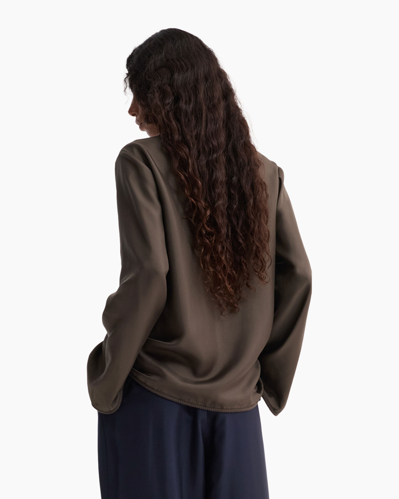 blouse, lange mouwen, v-hals, knoopsluiting met knopen, effen, taupe