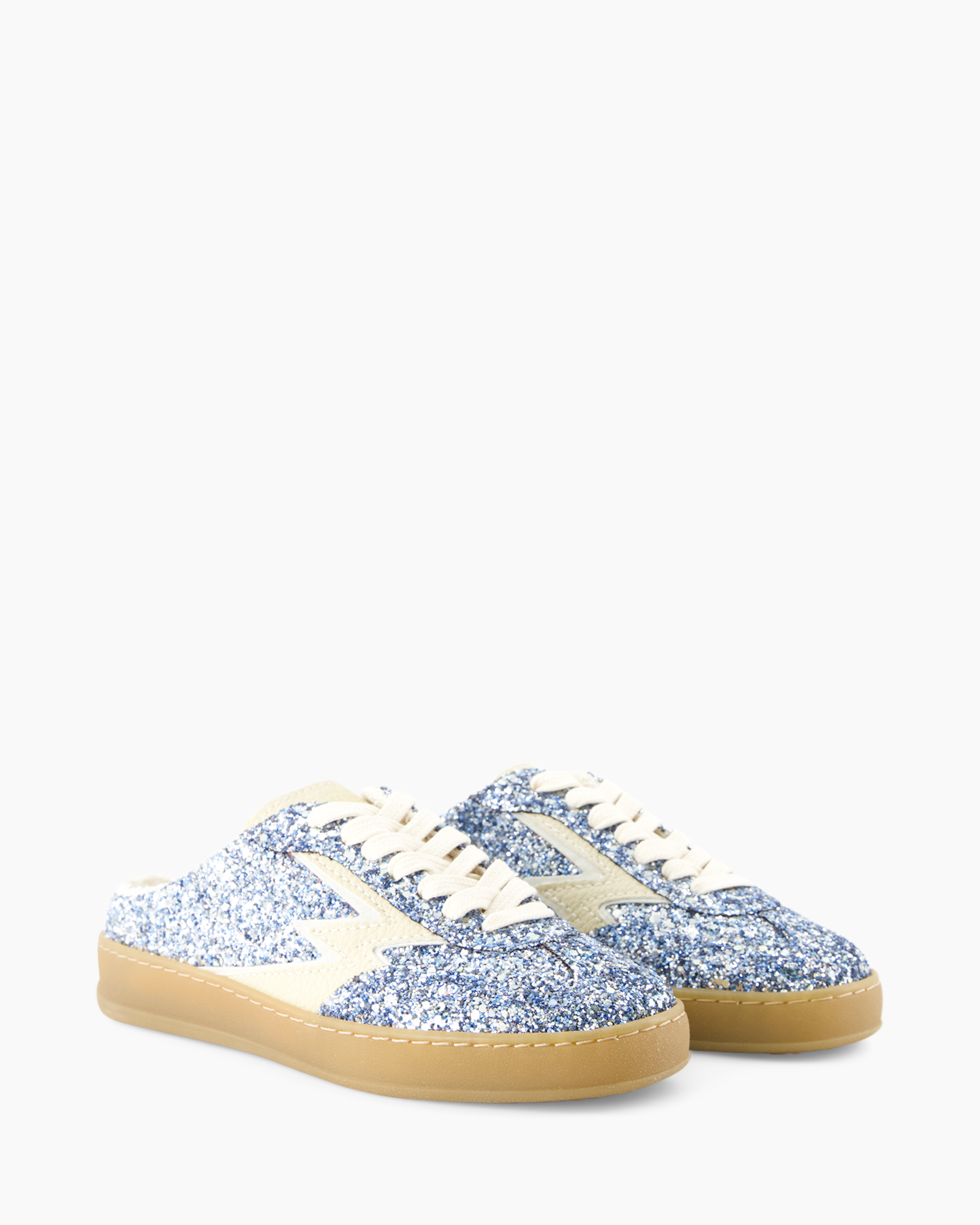 sneaker glitter, schoen met glitter, lage sneaker, gum sole, glitterblauwe schoen
