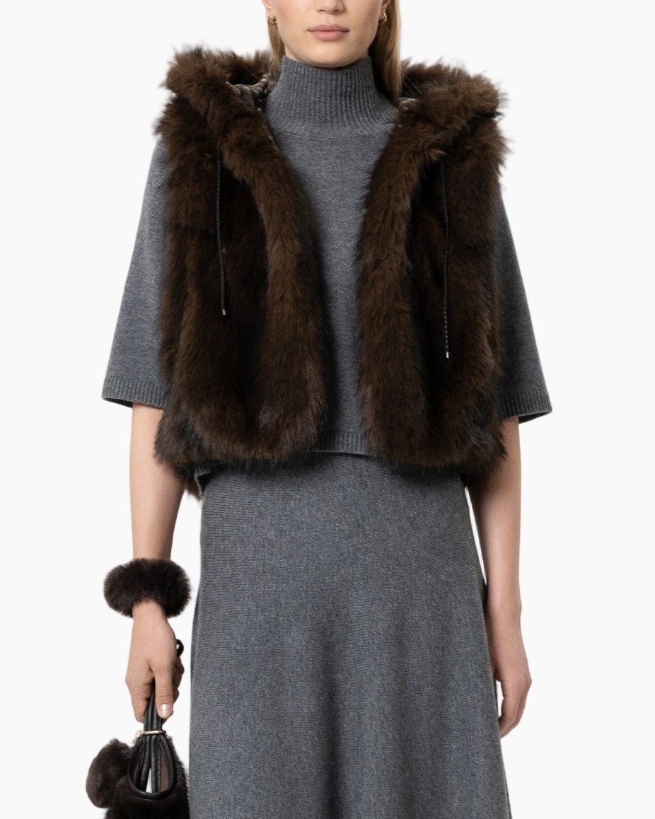 • vachtvest, • bruine vacht, • vest, • buitenkleding, • coltrui-jurk