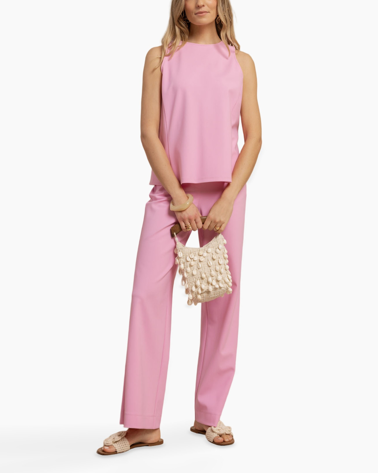 roze, broek, top, tas, sandaal