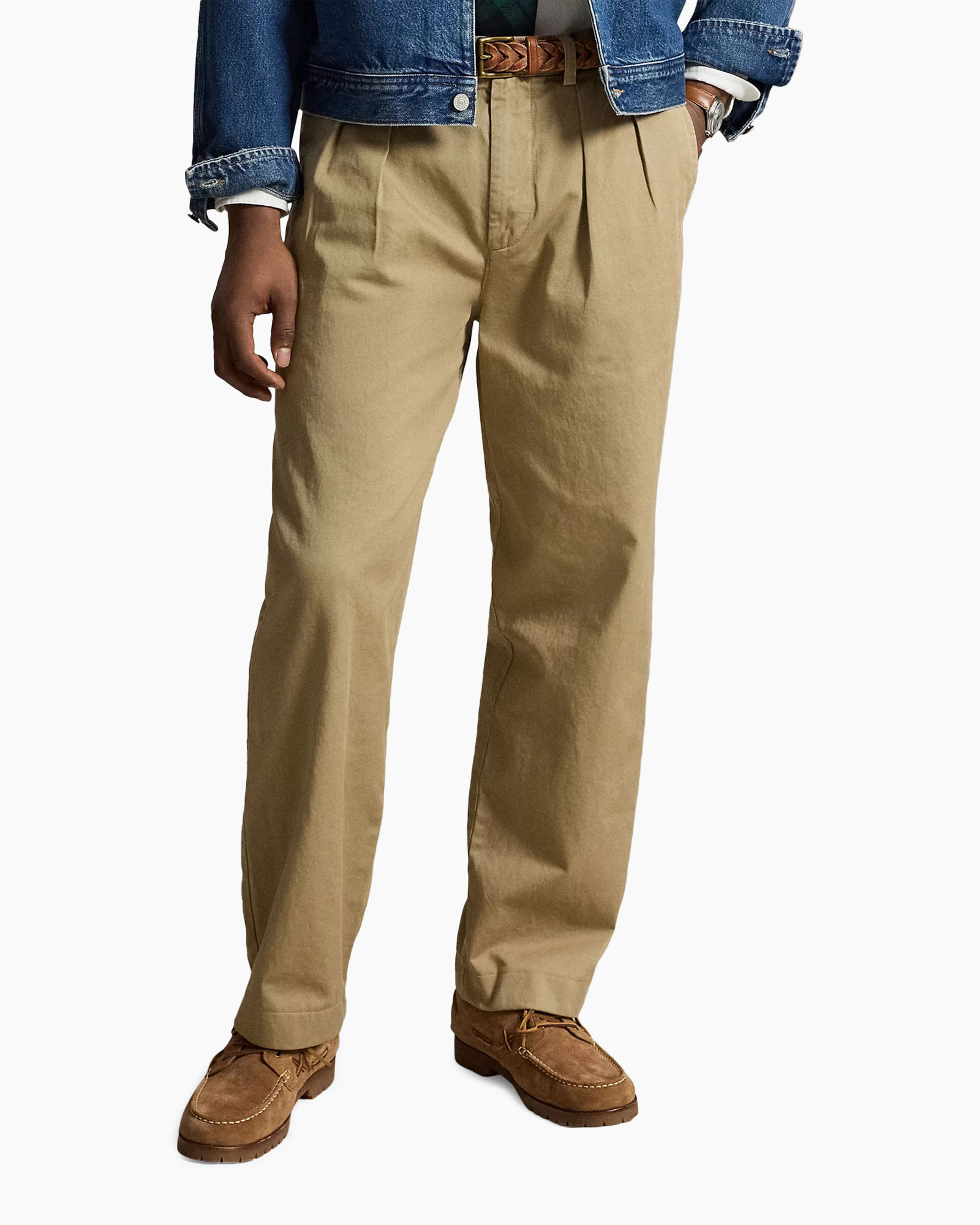 khaki broek, plooipantalon, twill broek, losse pasvorm, mocassin schoen