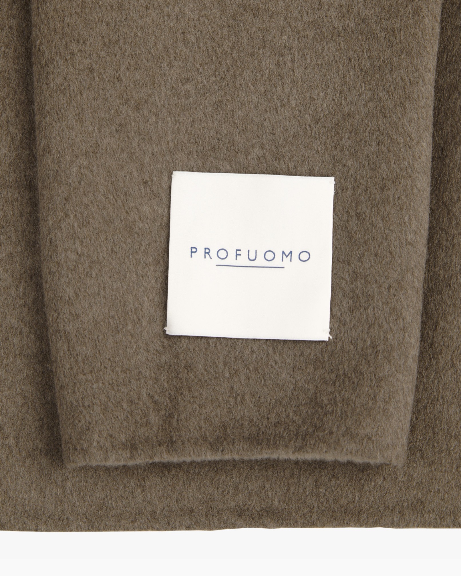 bruin doek, vilt, gevouwen, label, merklabel
