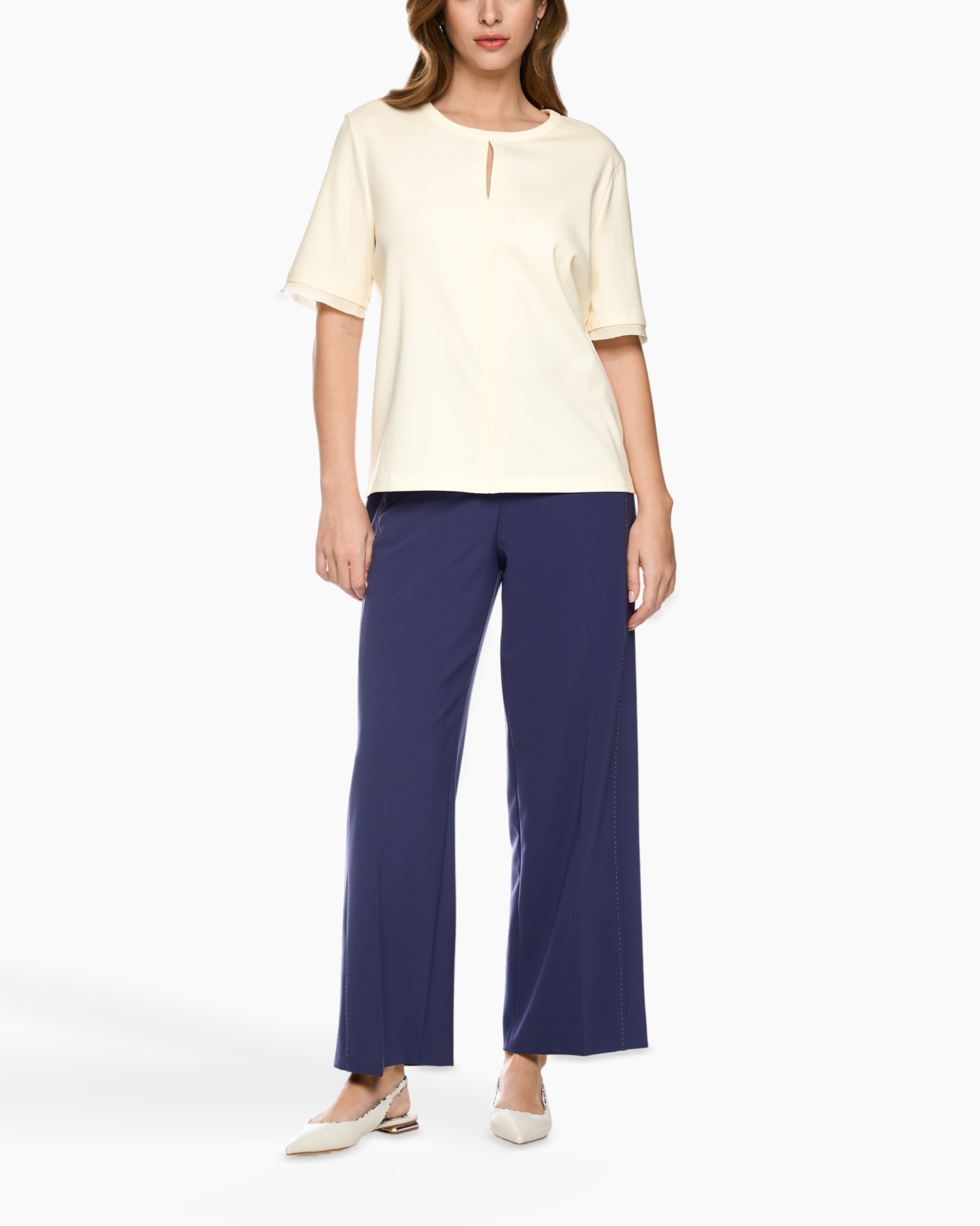 top, blouse, crème, korte mouwen, wijd uitlopend broek, navy