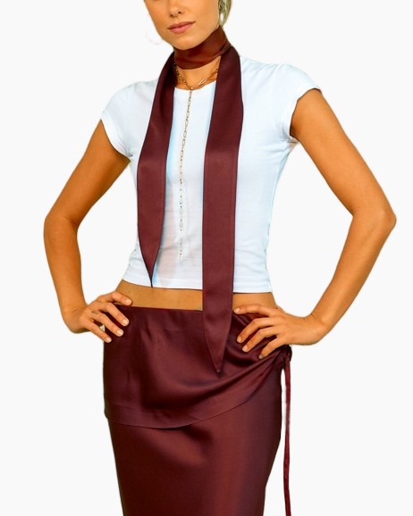 satijnrok, wrap rok, burgundy, buikpandTop, sjaal accessoire