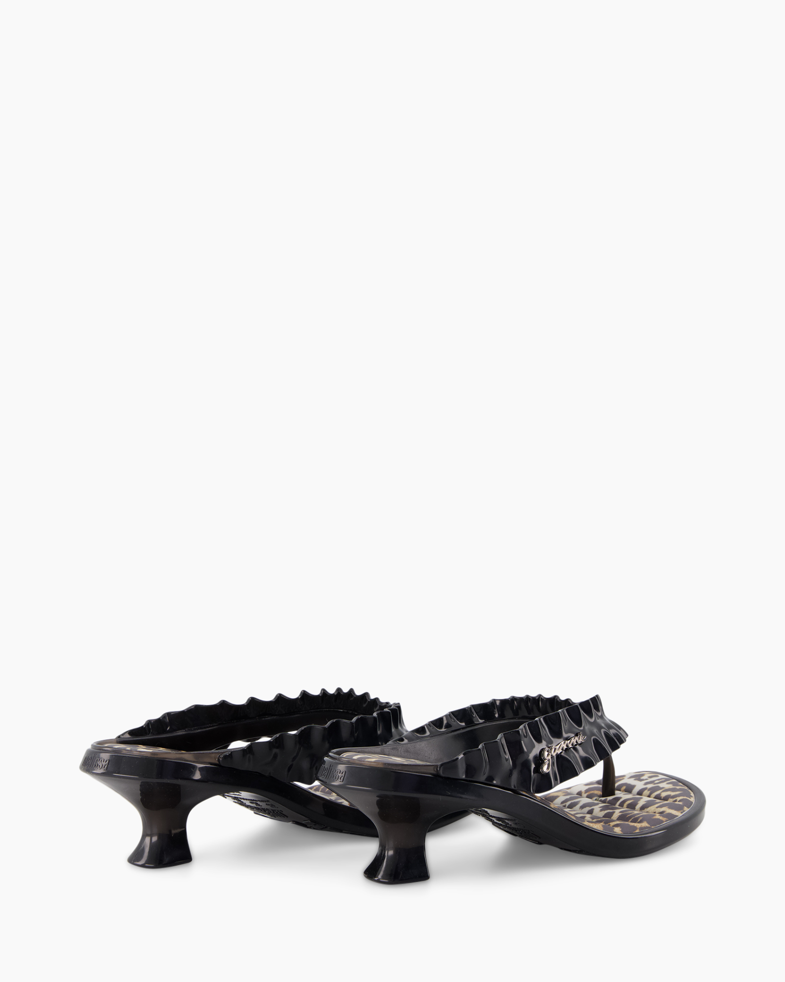 sandalen, zwart, gerimpelde band, kleine hak, open teen