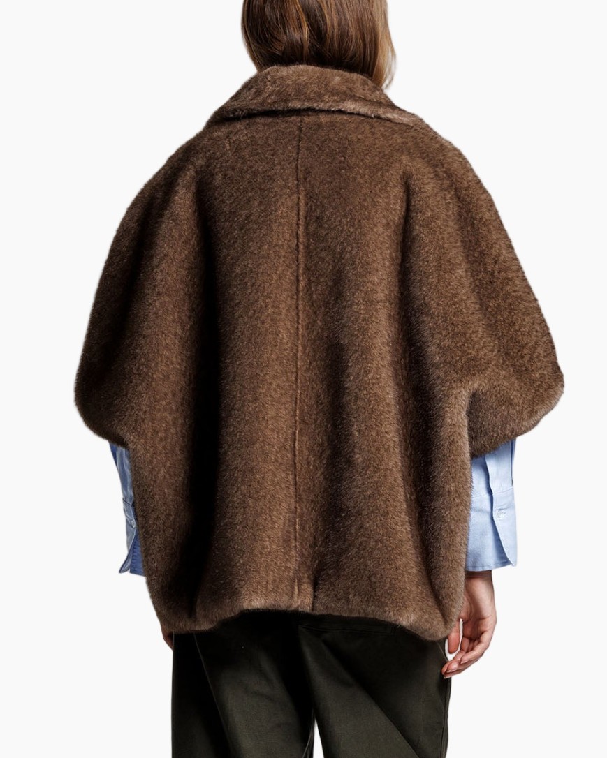 bruin, vacht, vest, poncho, outerwear