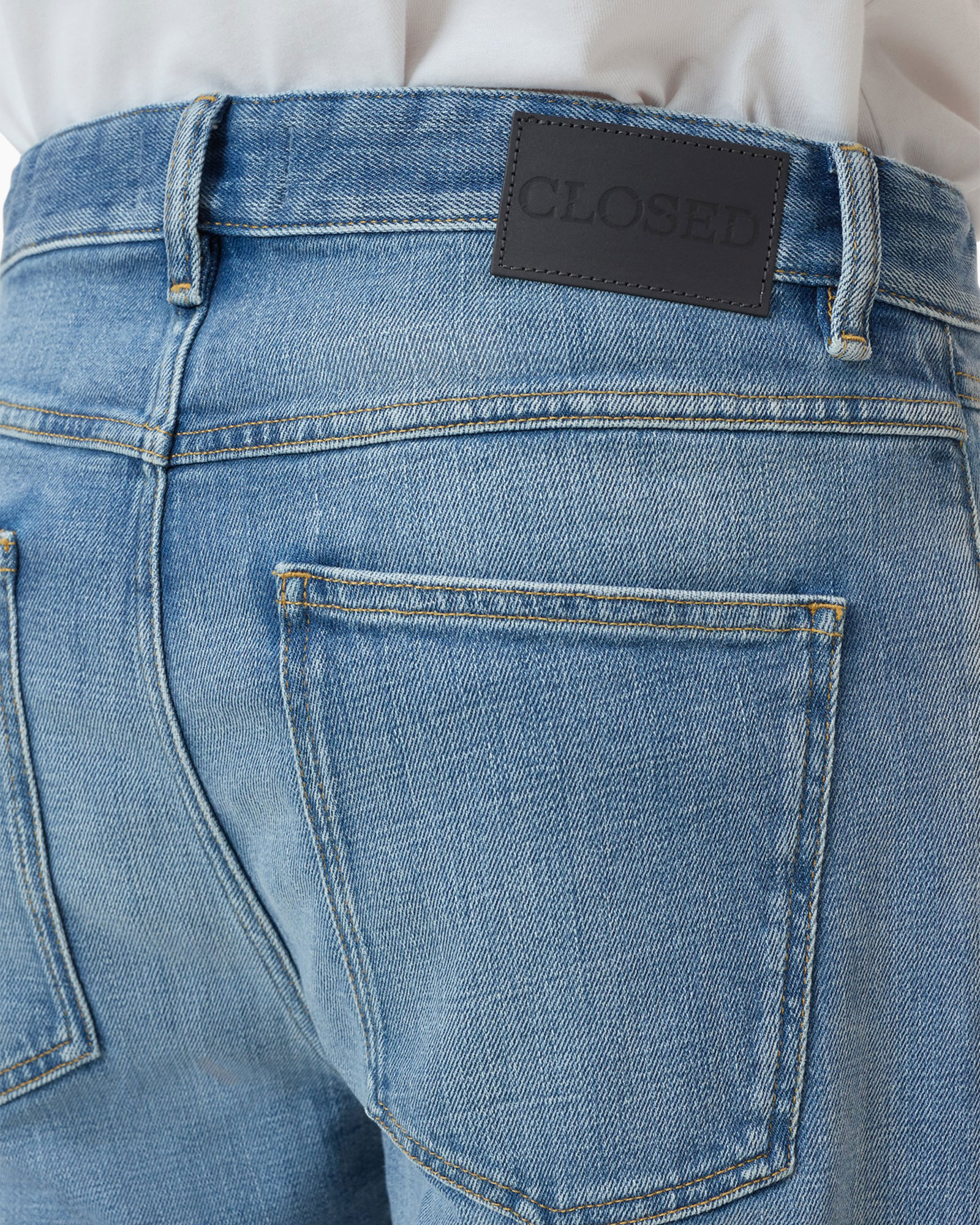 spijkerbroek, denim, achterzak, riemlussen, label