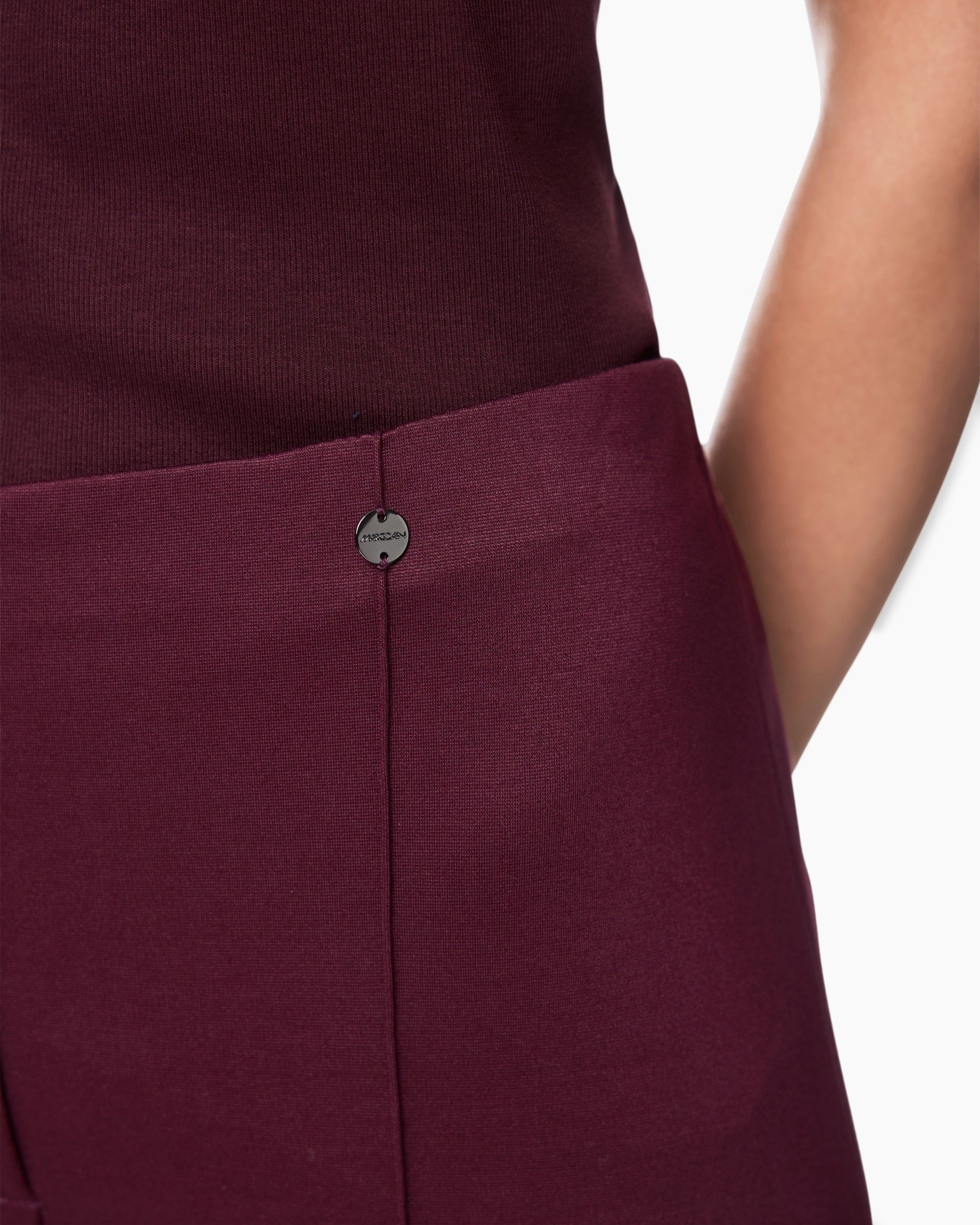 rok, bordeaux, hoge taille, zak?, knop detail