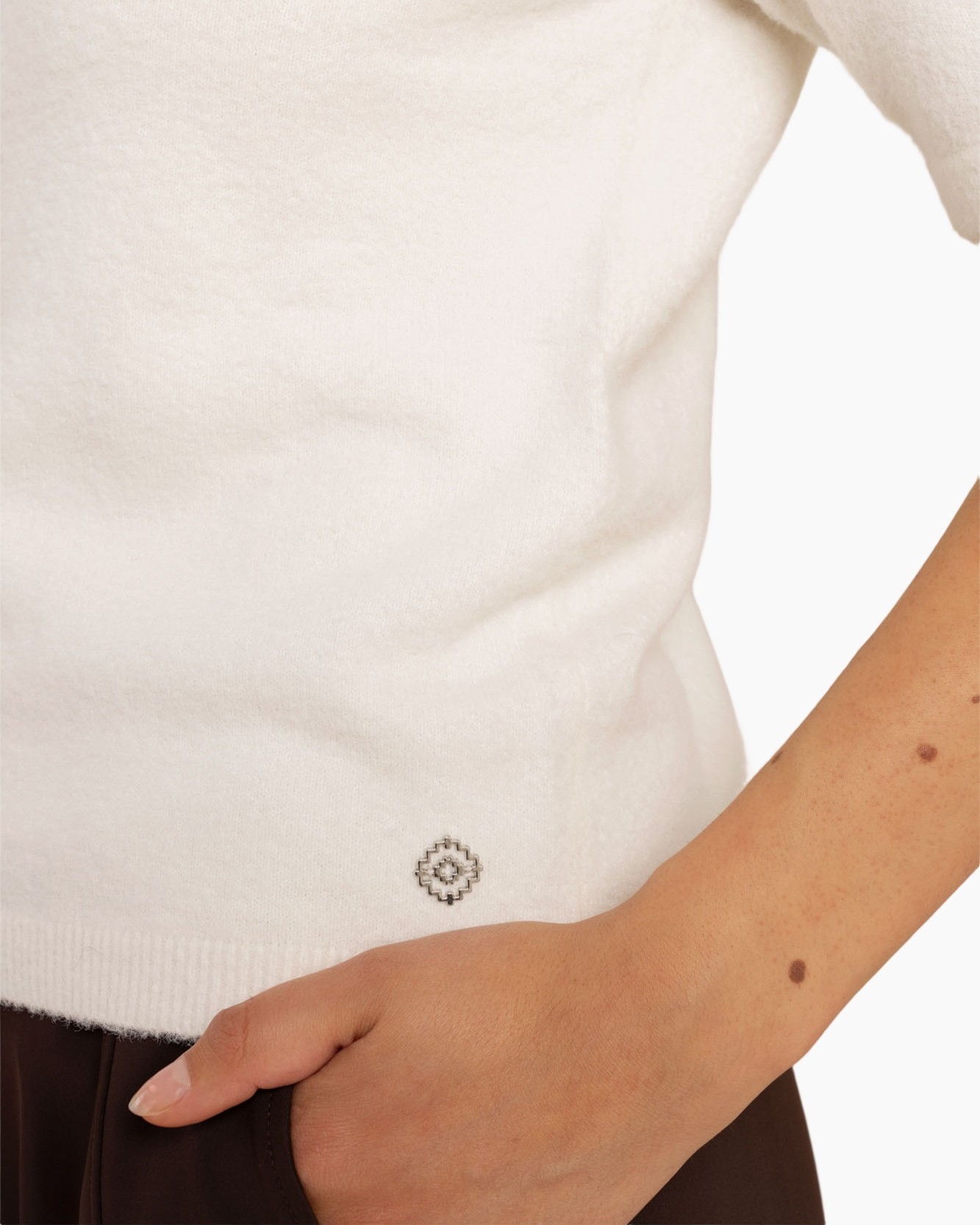 gebreide trui, witte top, gestempelde/logo, korte zoom*r, lange mouw
