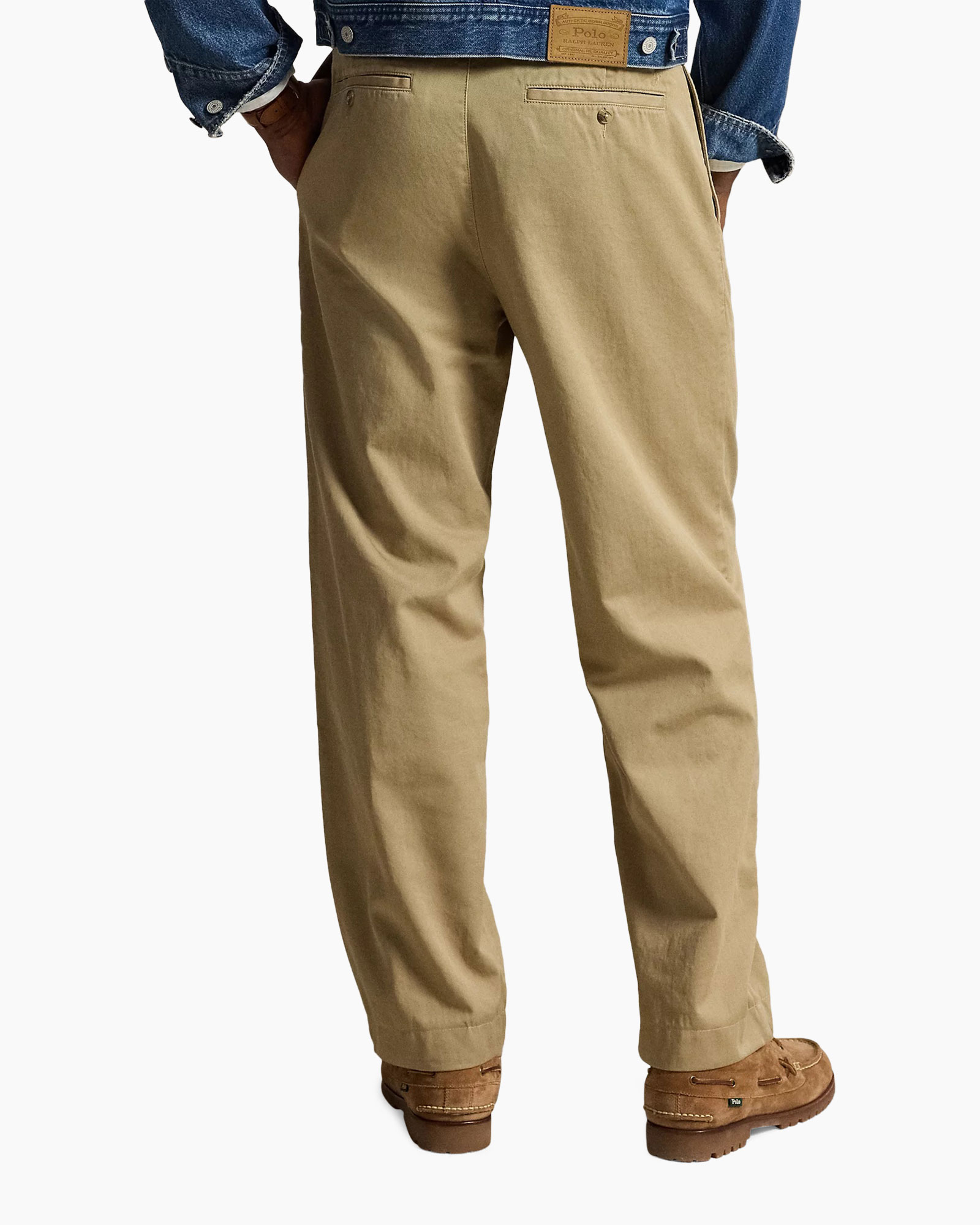 khaki broek, plooipantalon, twill broek, losse pasvorm, mocassin schoen