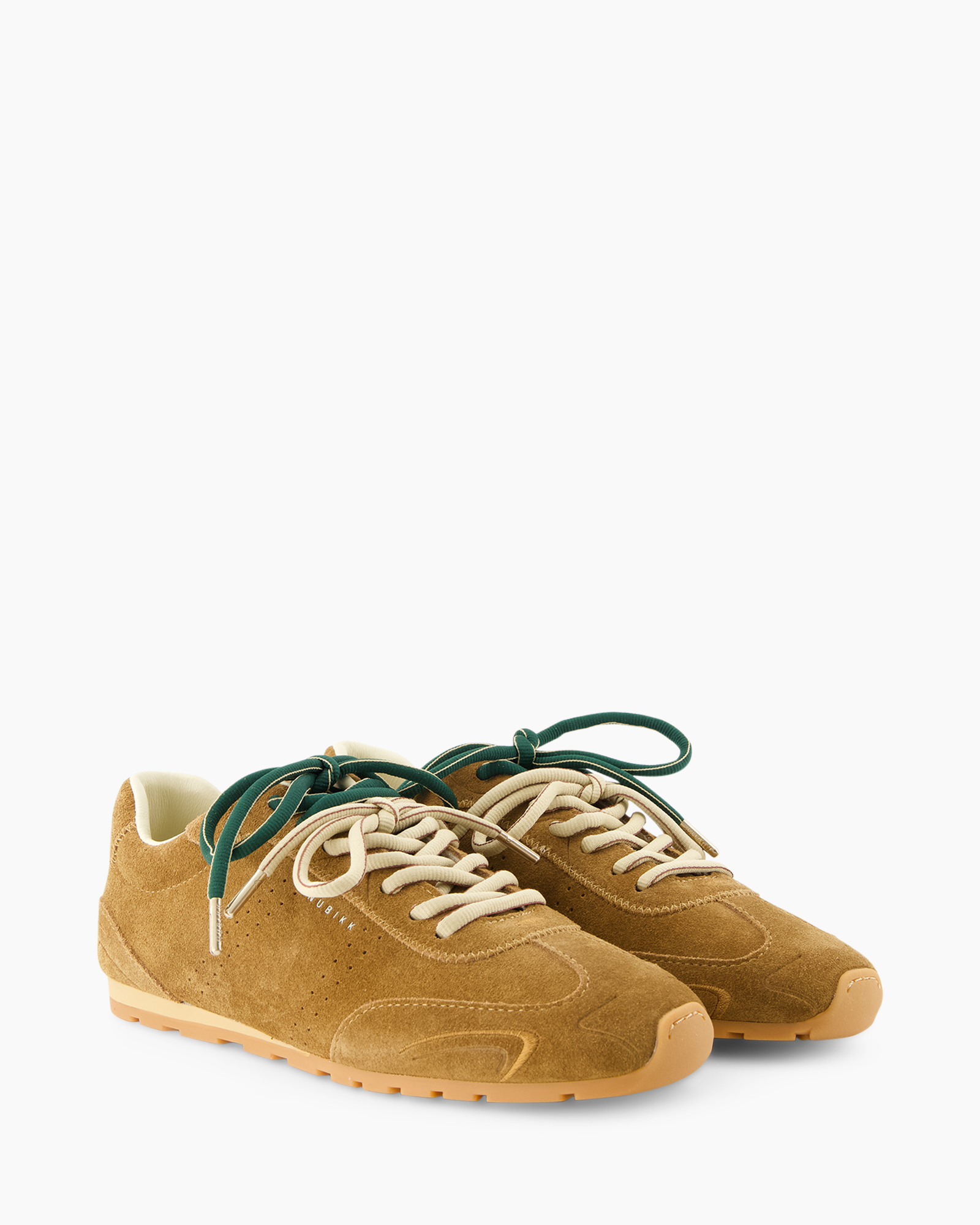 neaker, suede, kamel, groene veters, casual schoen