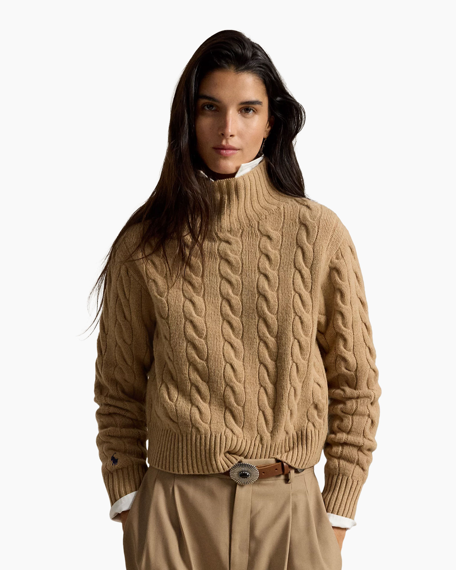 trui, kabelgebreide, bruin, turtleneck, riem en laagjes