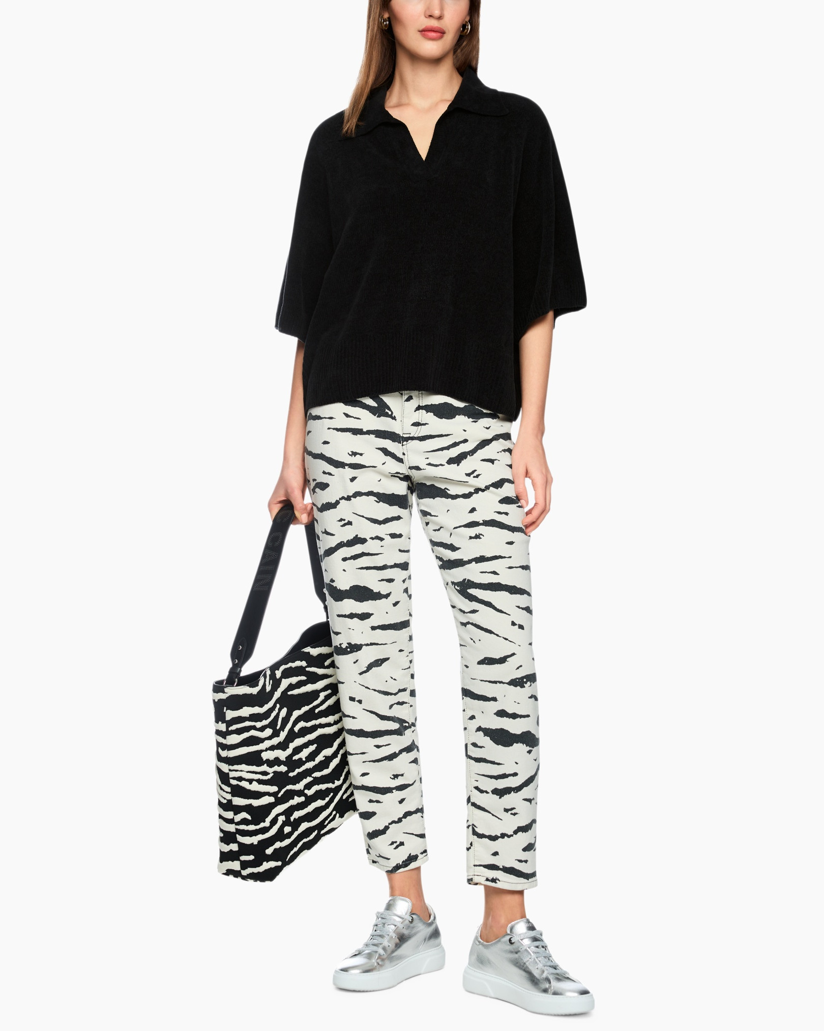 Clothing, Pants, Person, Bag, Handbag