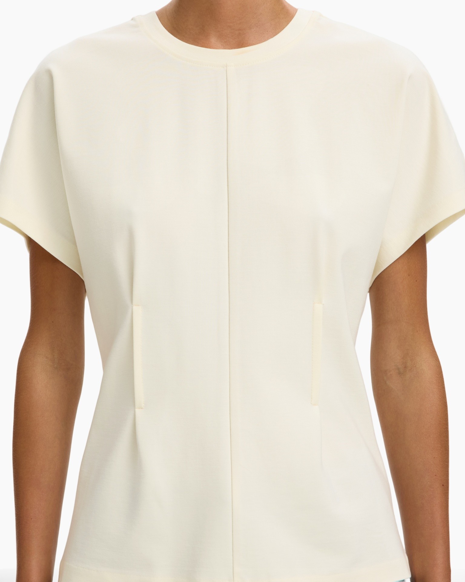 top, korte mouw, crepe, beige, voorzakken ontbrekend