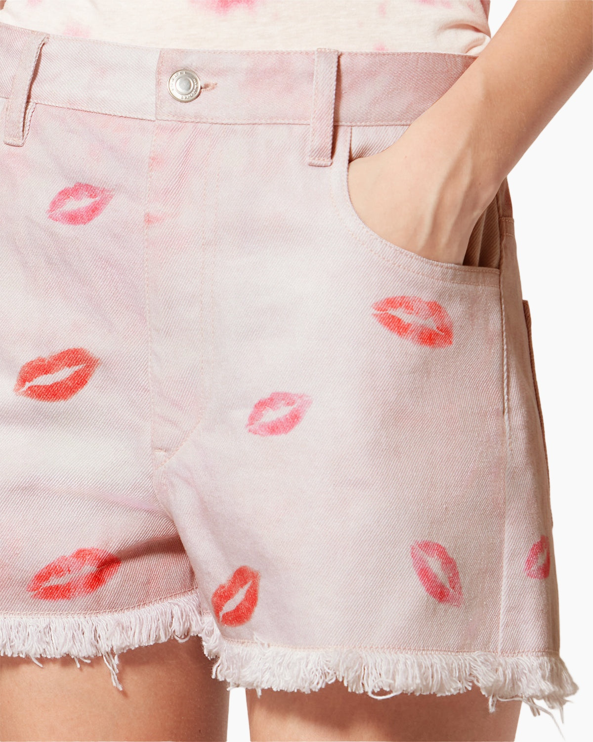 pink shorts, denim, frayed hem, kiss print, high waist