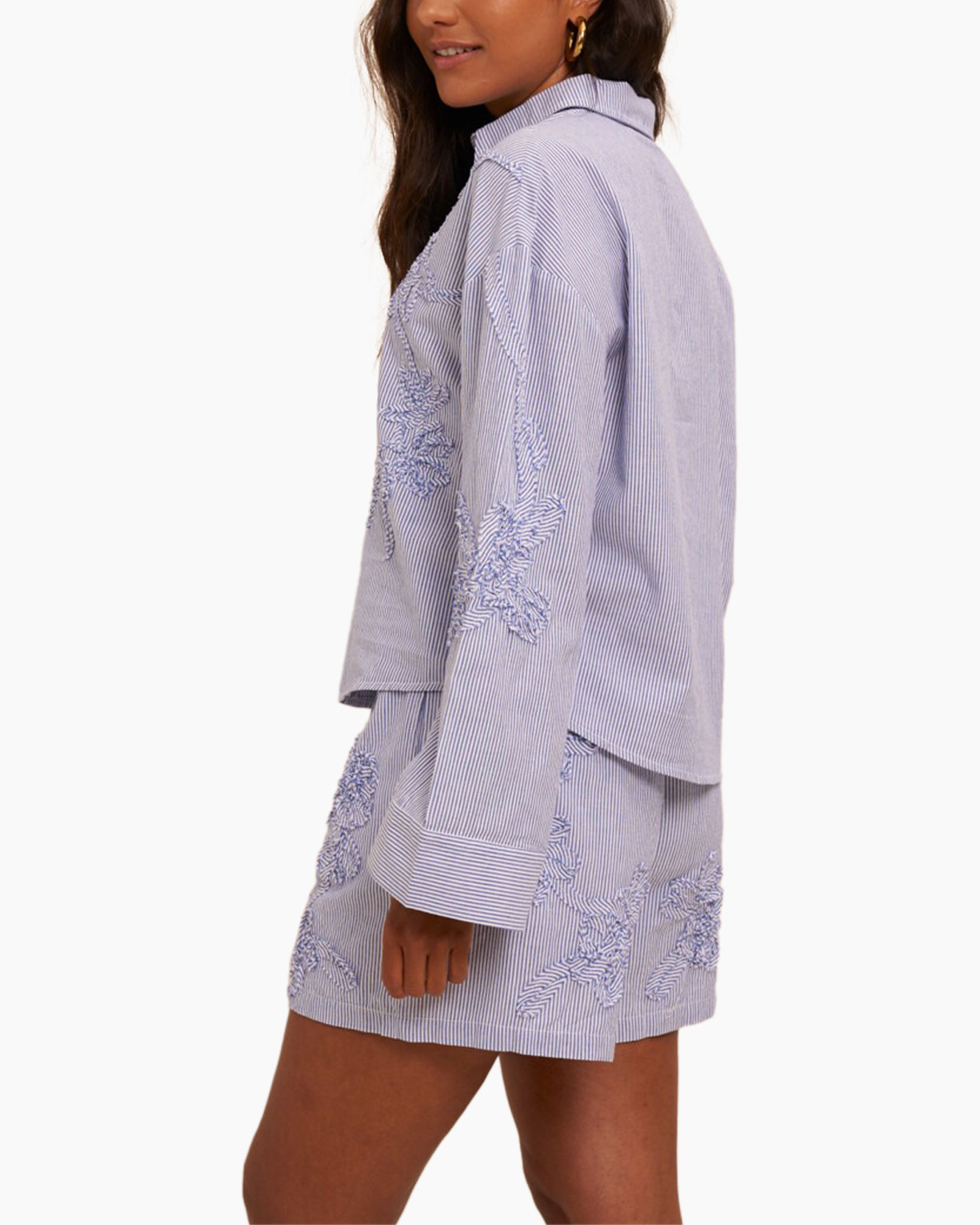 gestreepte blouse, borduring geborduurd, lange mouwen, shortsset, blauw lavendel