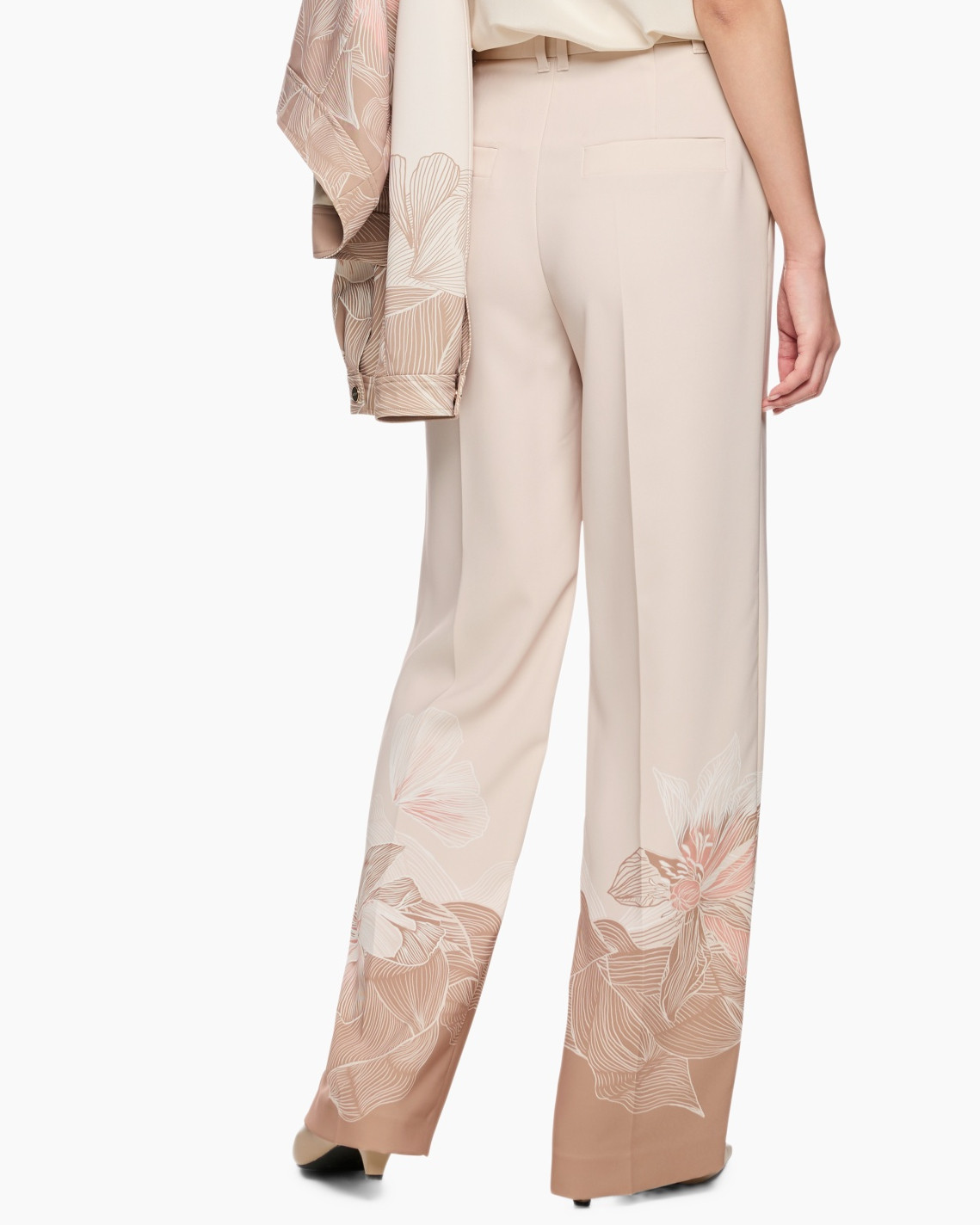 Pants, Linen, Formal Wear, Person, Woman