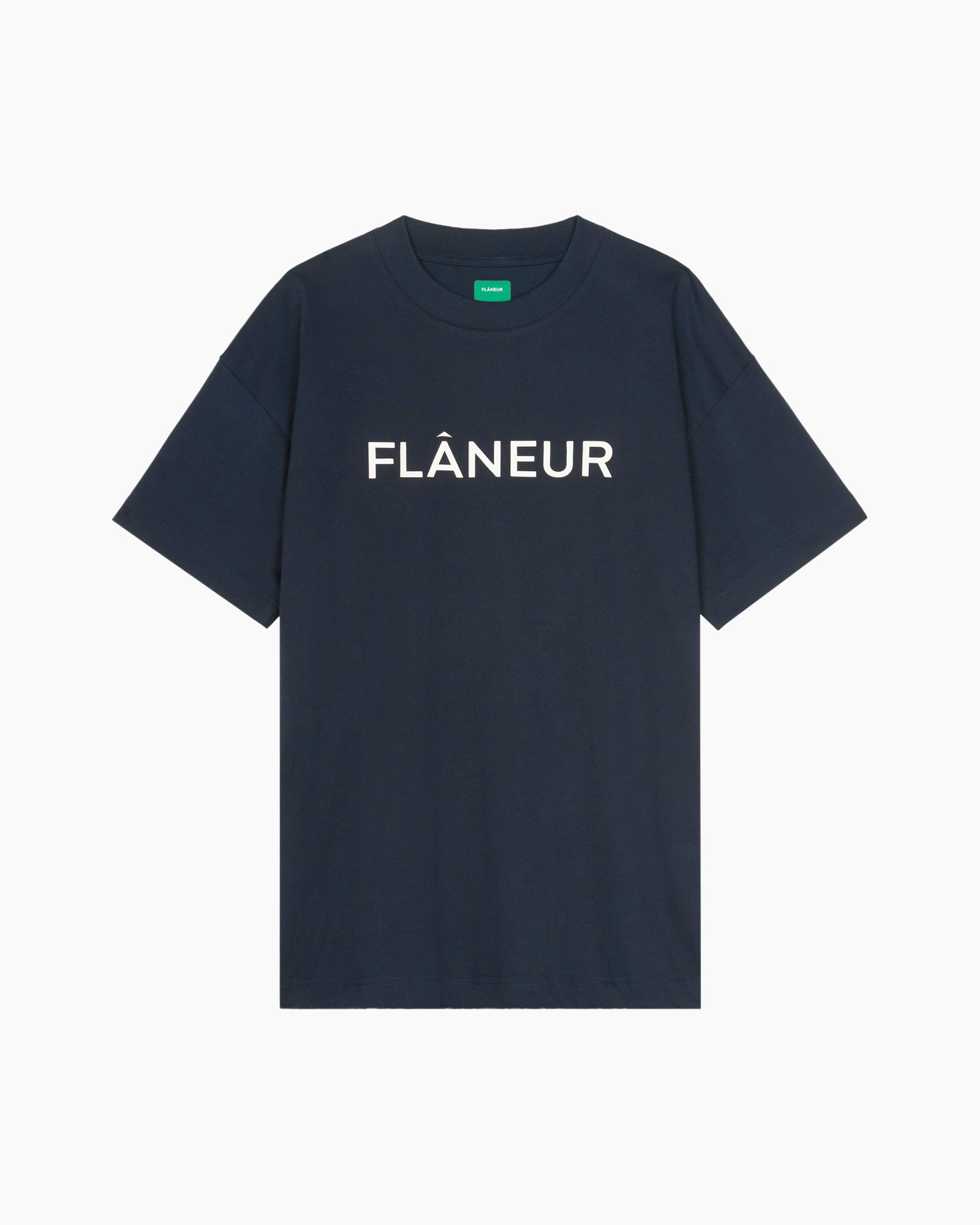 t‑shirt, marineblauw, korte mouwen, grafische tekst, gerafelde jeans