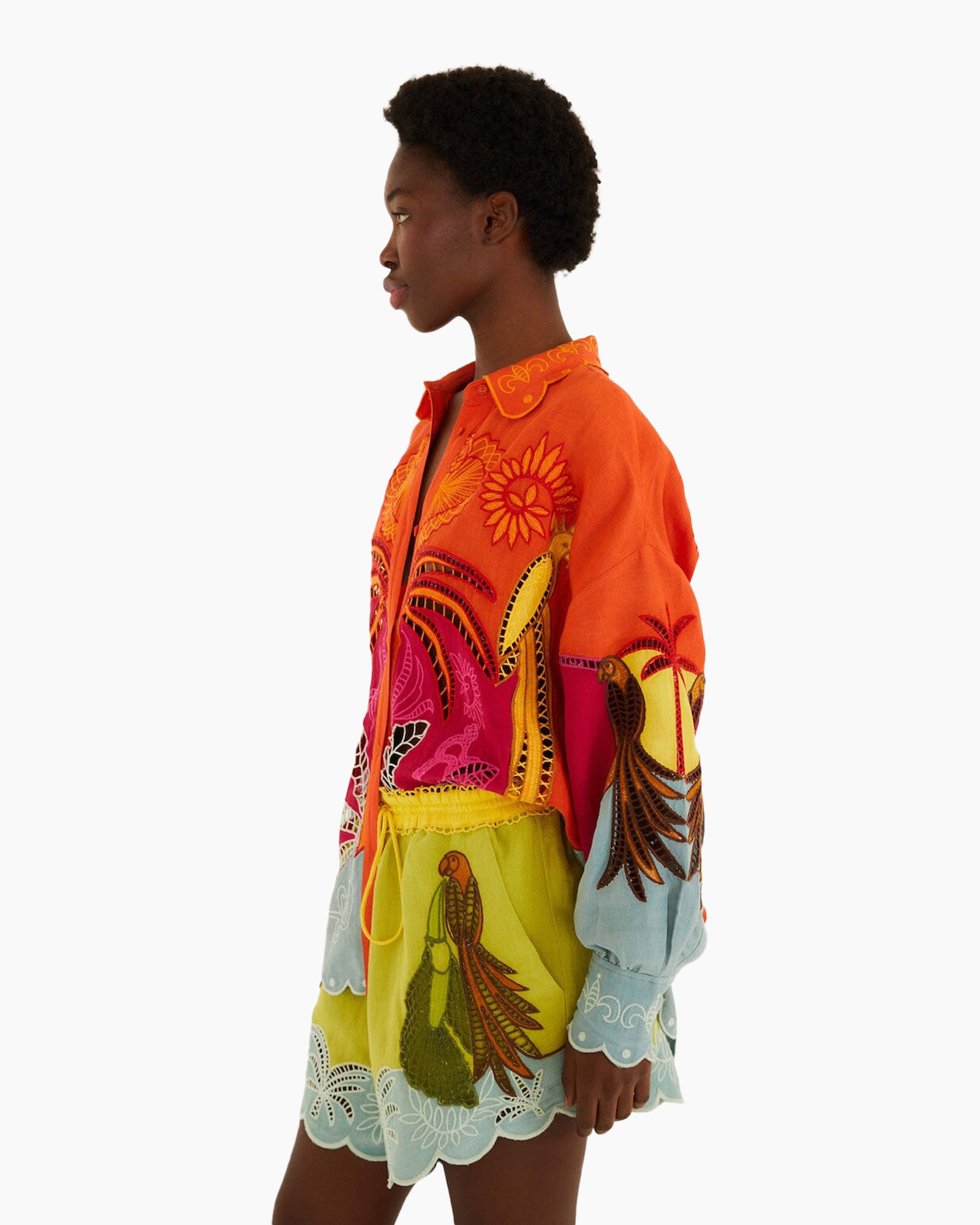 vertrokken gekleurde shirt, gestikte blouse, bloemenpatroon, lange mouw, kraag blouse