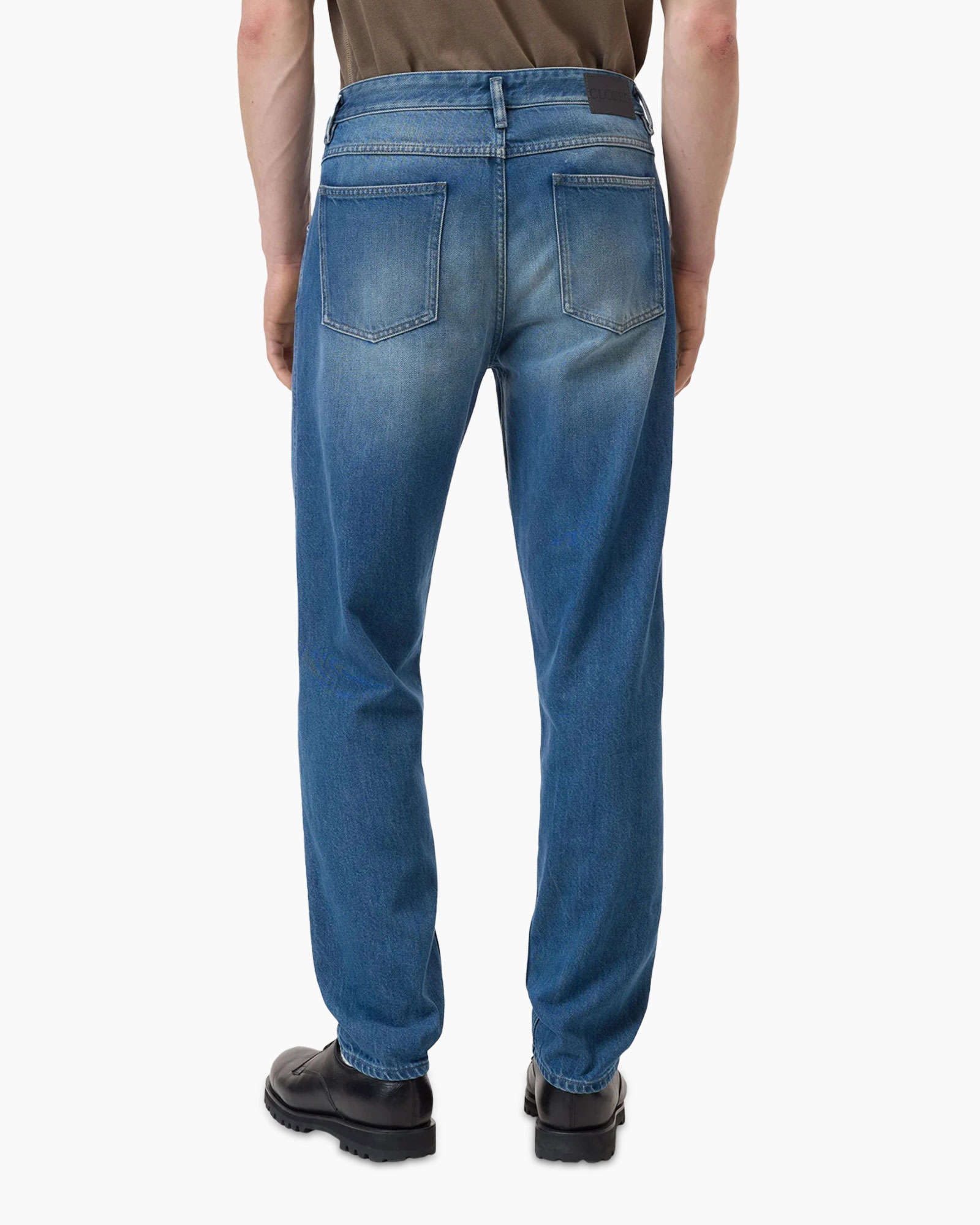 spijkerbroek,  blauwe spijkerbroek,  rechte pijp,  vervaagd,  zwarte schoenen