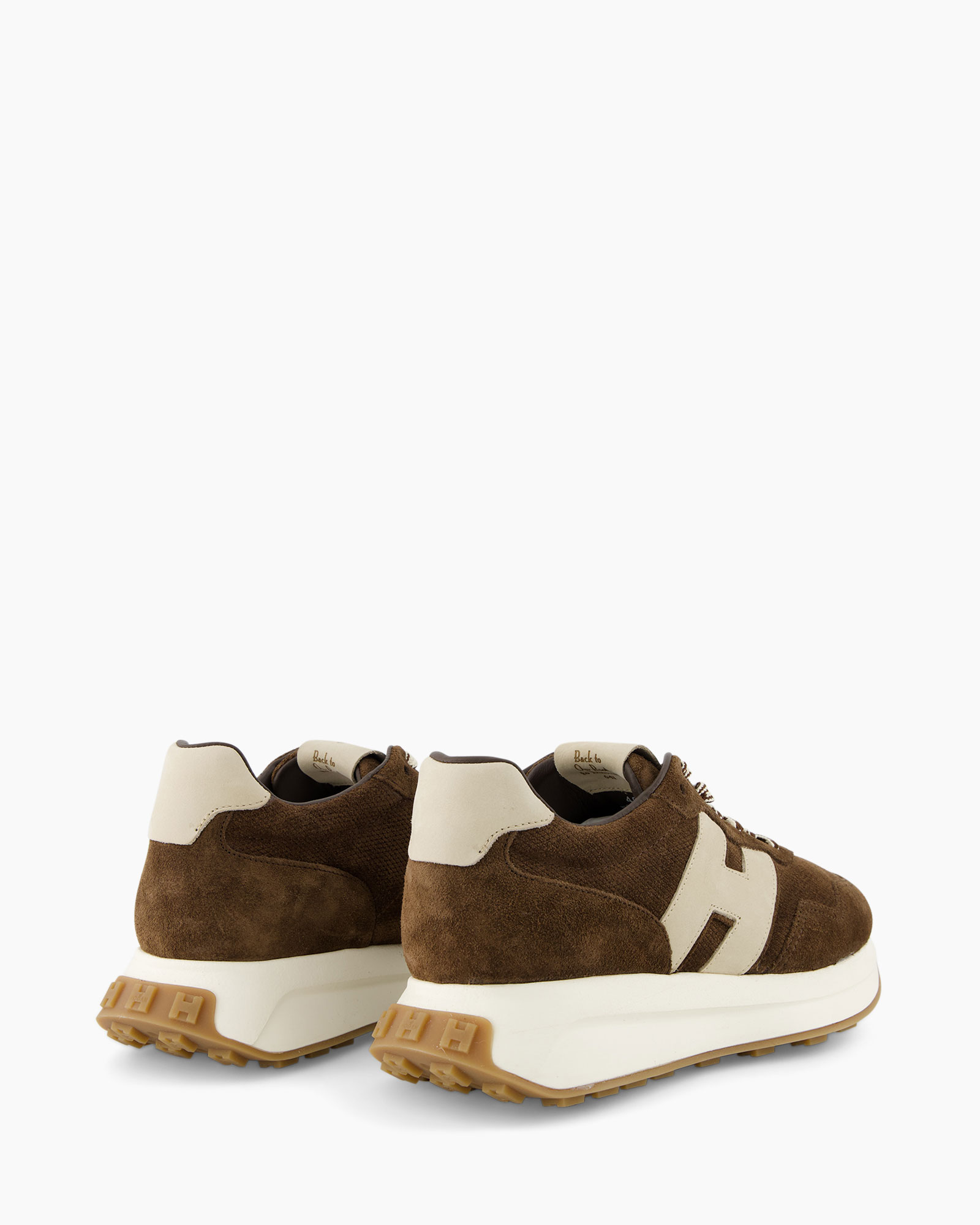 sneakers enkellaars, bruine suède, witte accent, ruige zool, casual schoeisel