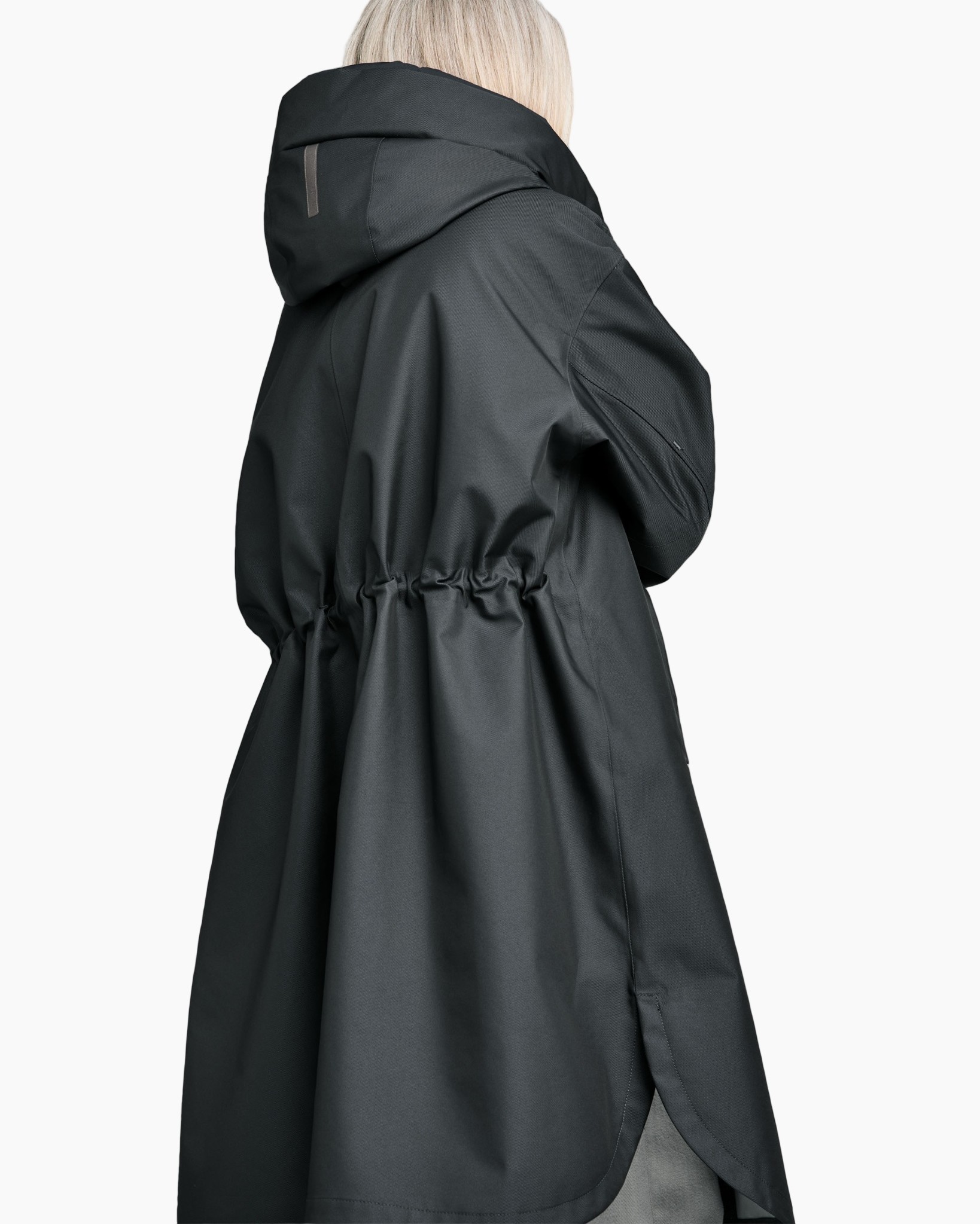 hooded jacket, regenjas, tunnelkoord taille, lange mouwen, donkere grijs