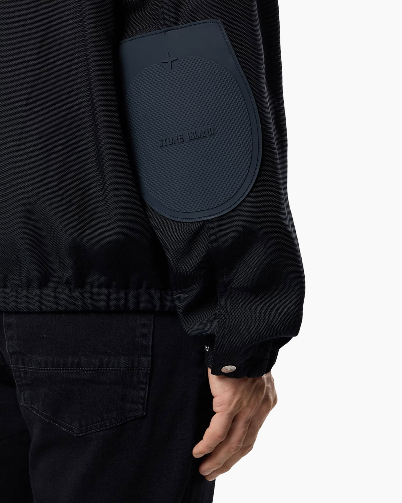 patch_op_rug, elleboog_patch, jasne_kleur_jas, patch_op_arm, logo_niet_zichtbaar