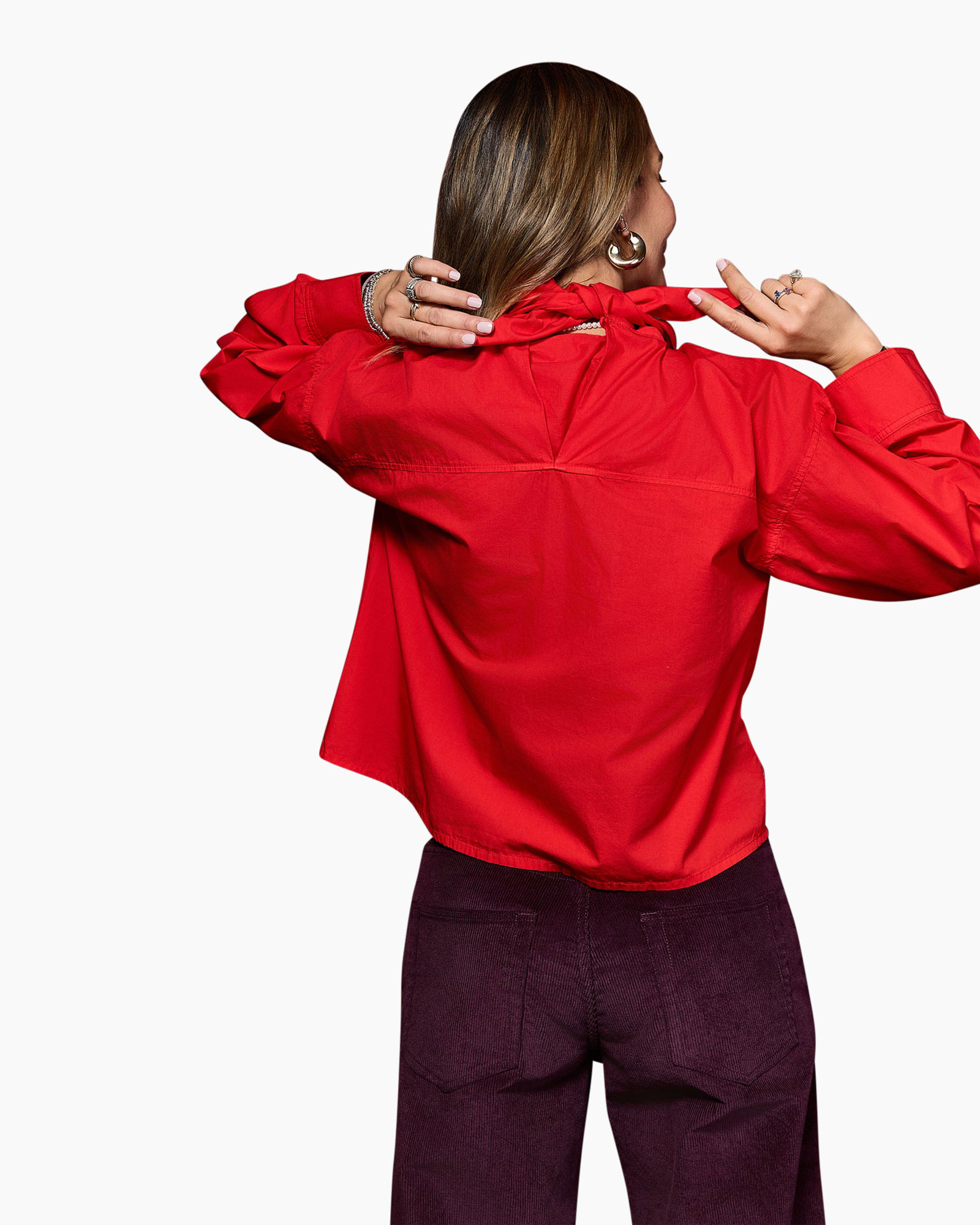 rode bovenstuk, kraagloze"-like?, lange mouwen, poncho-stijl, casual top