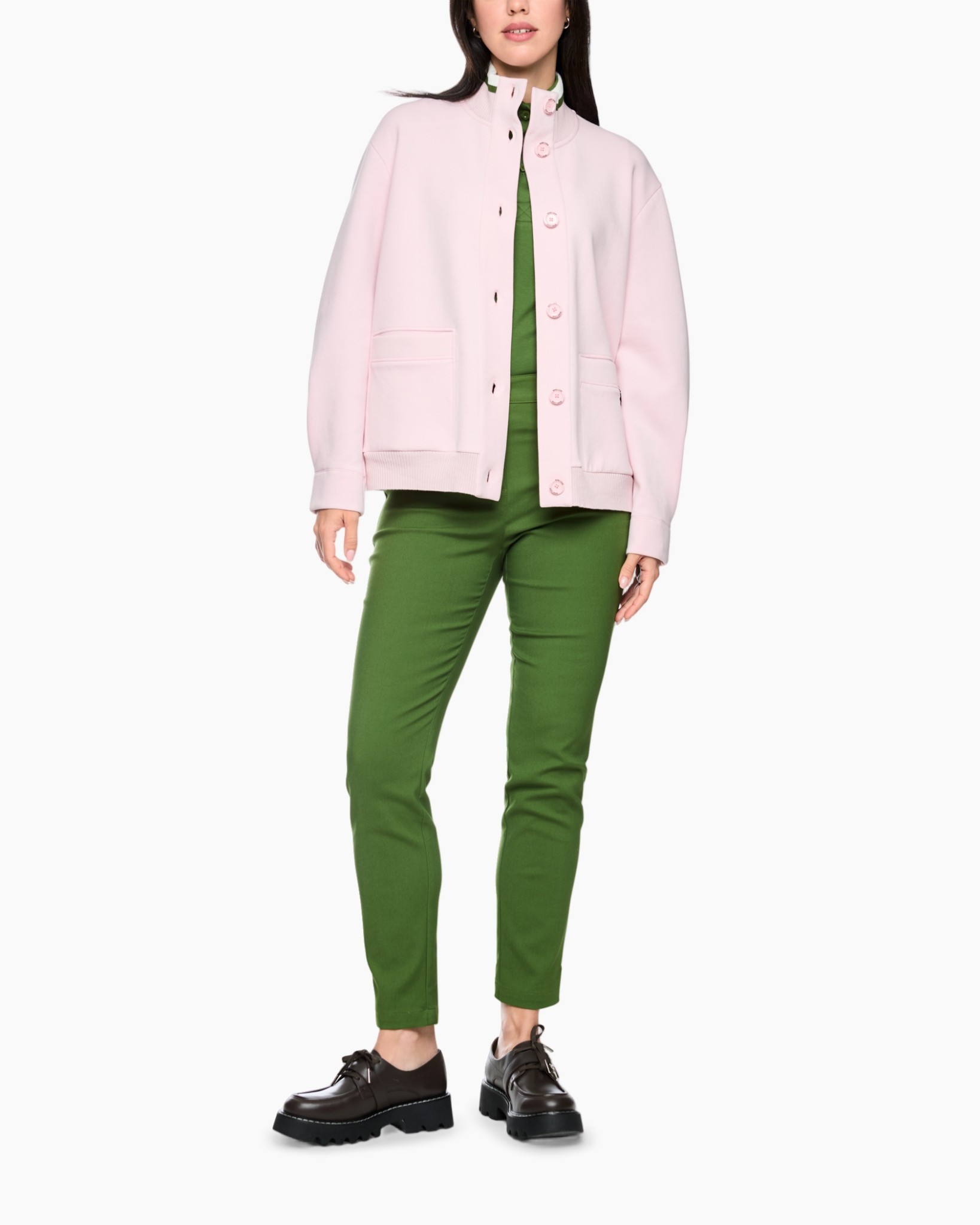 pink jacket, knopsluit, oversized, broek?, mantel?