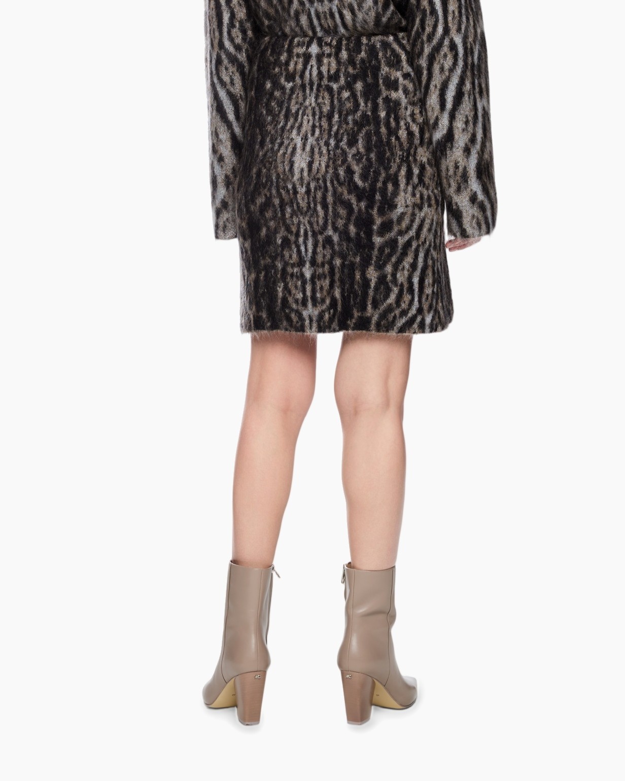 leeuwenprint, knee-lengte, jasjurk, enkellaarzen, beige laarzen