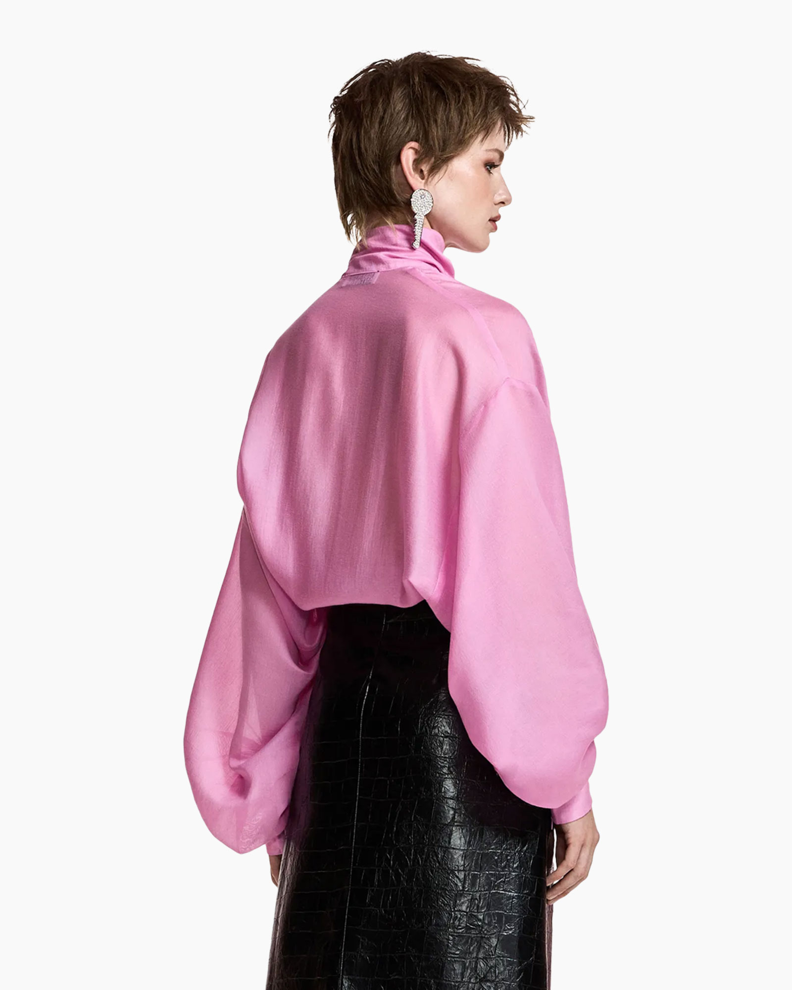 roze blouse,  statement strik, pofmouwen, roze bovenstuk, knoopsluiting halslijn