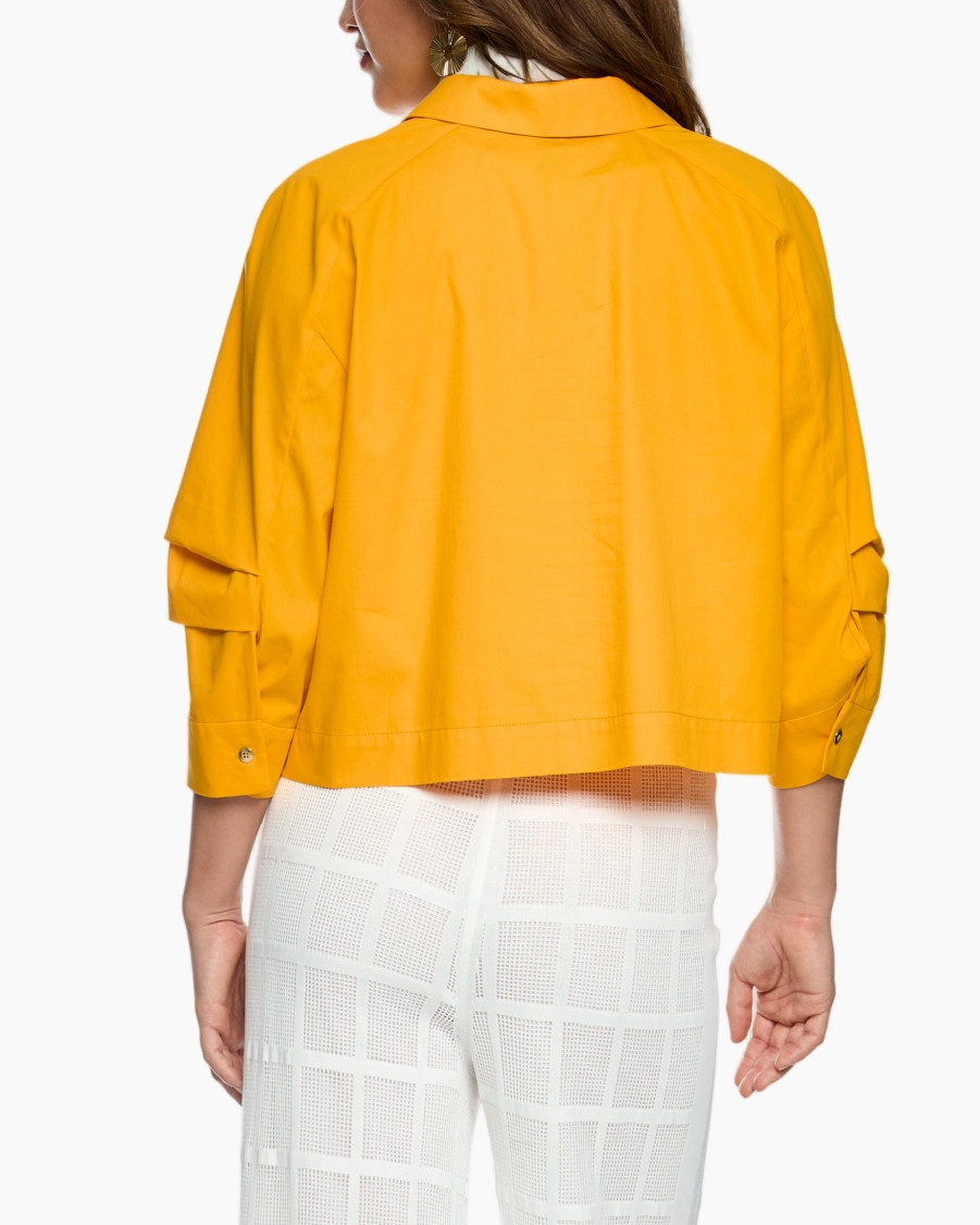 geel jack, vest, sjaal, witte ruitbroek, v-hals top