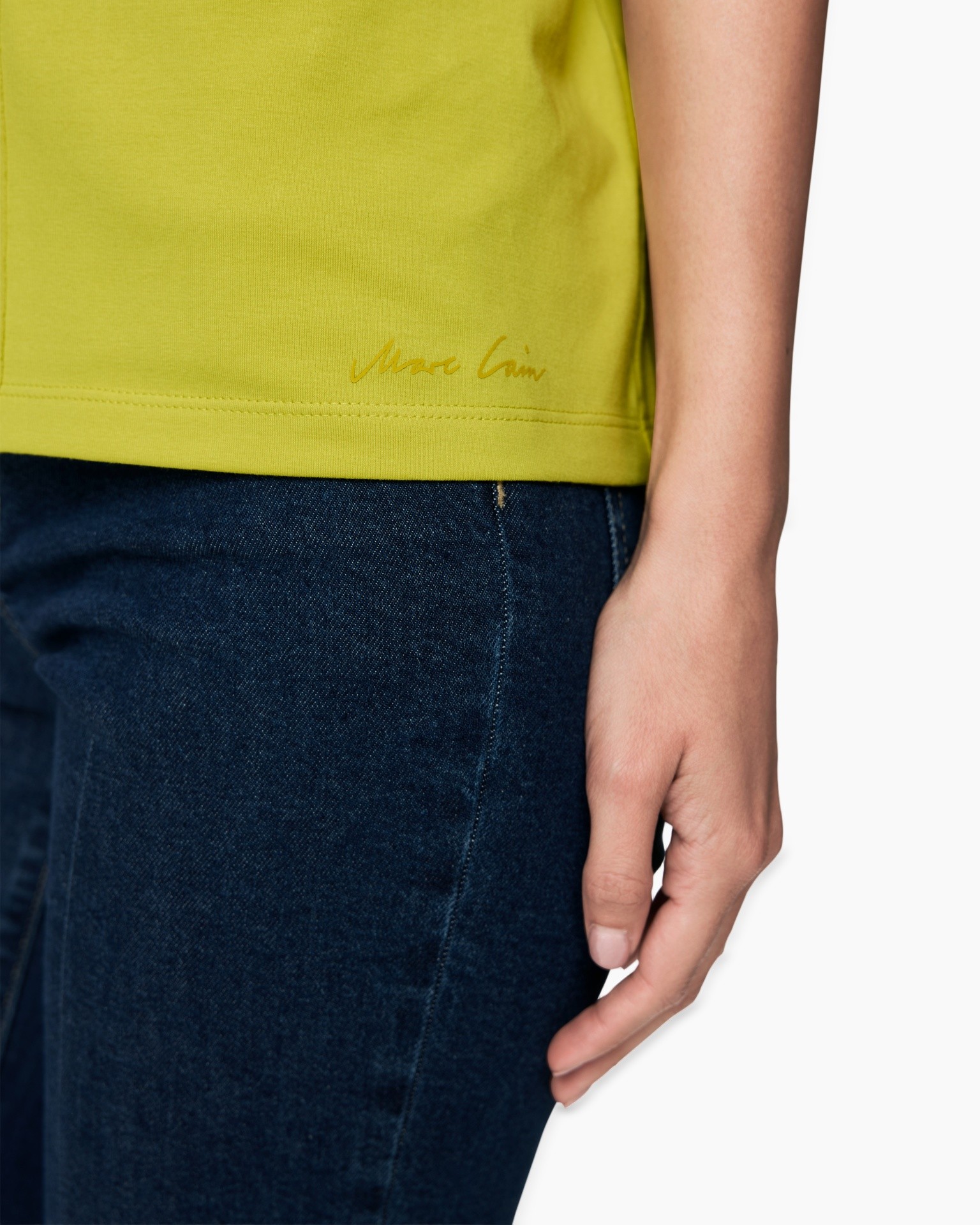 t-shirt, geel, logo, korte mouw, broek