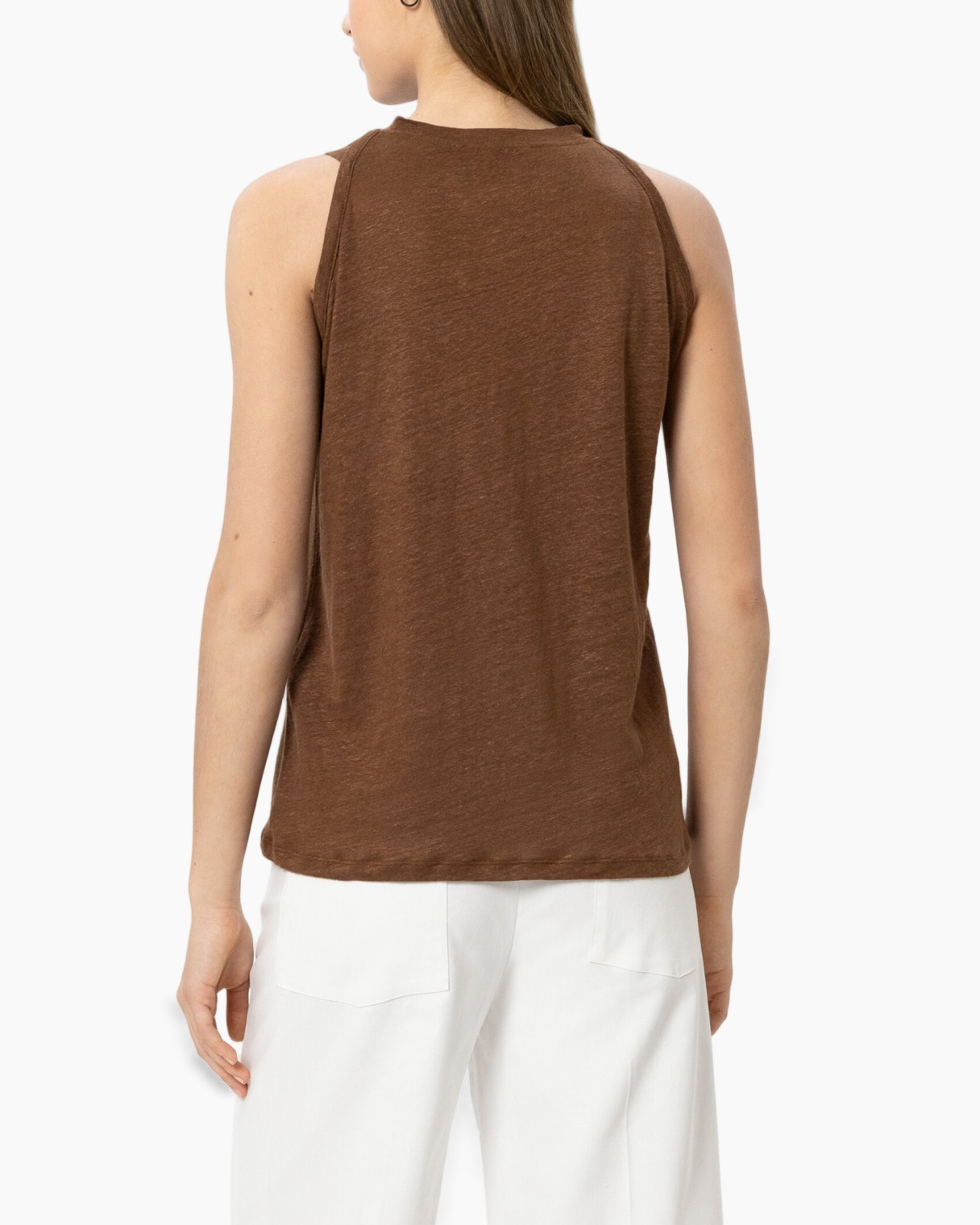 bruine top, ruches detail, mouwloze blouse, knoop vooraan, zachte brei