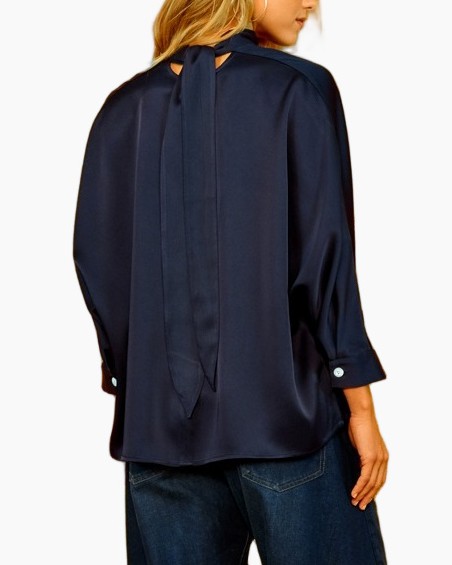 zijden blouse, donkerblauw top, colloze mouwtjes, losse pasvorm, effen kleur