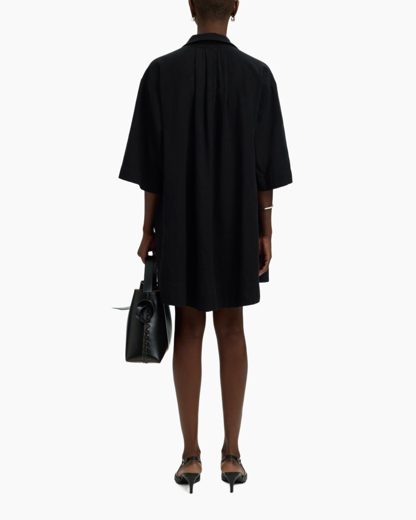 jurk zwart, shiftjurk, knielengte, brede mouwen, zonder zakken