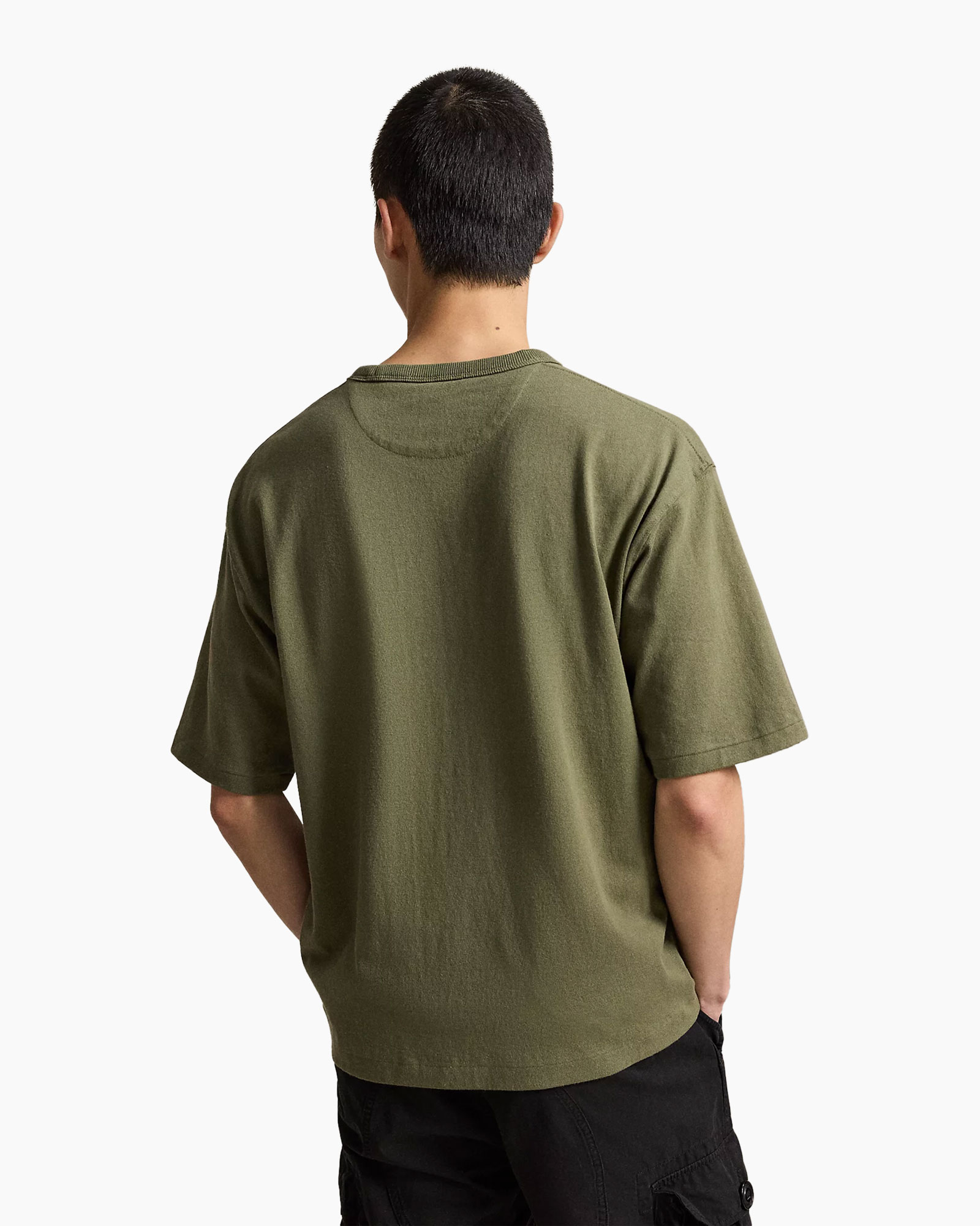 t-shirt, olijfg, korte mouwen, kraagloze ronde hals, logo klein