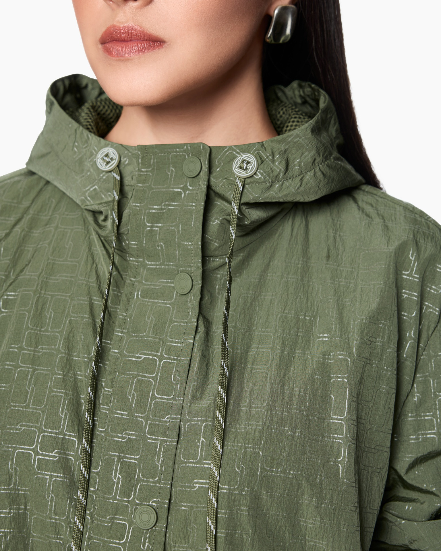 jas, capuchon, olijf groen, trekkoord, geometrisch patroon