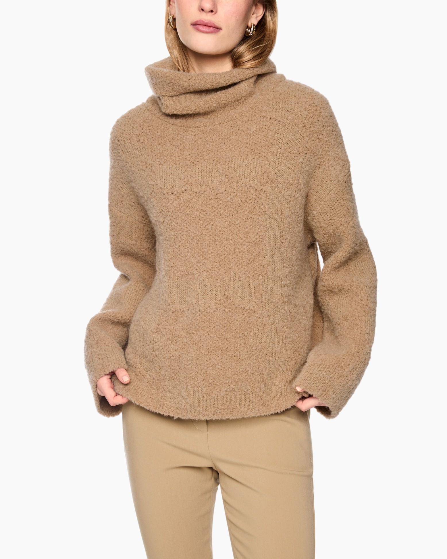 rolkraag, teddylike fleece, beige, trui, lossere mouwen