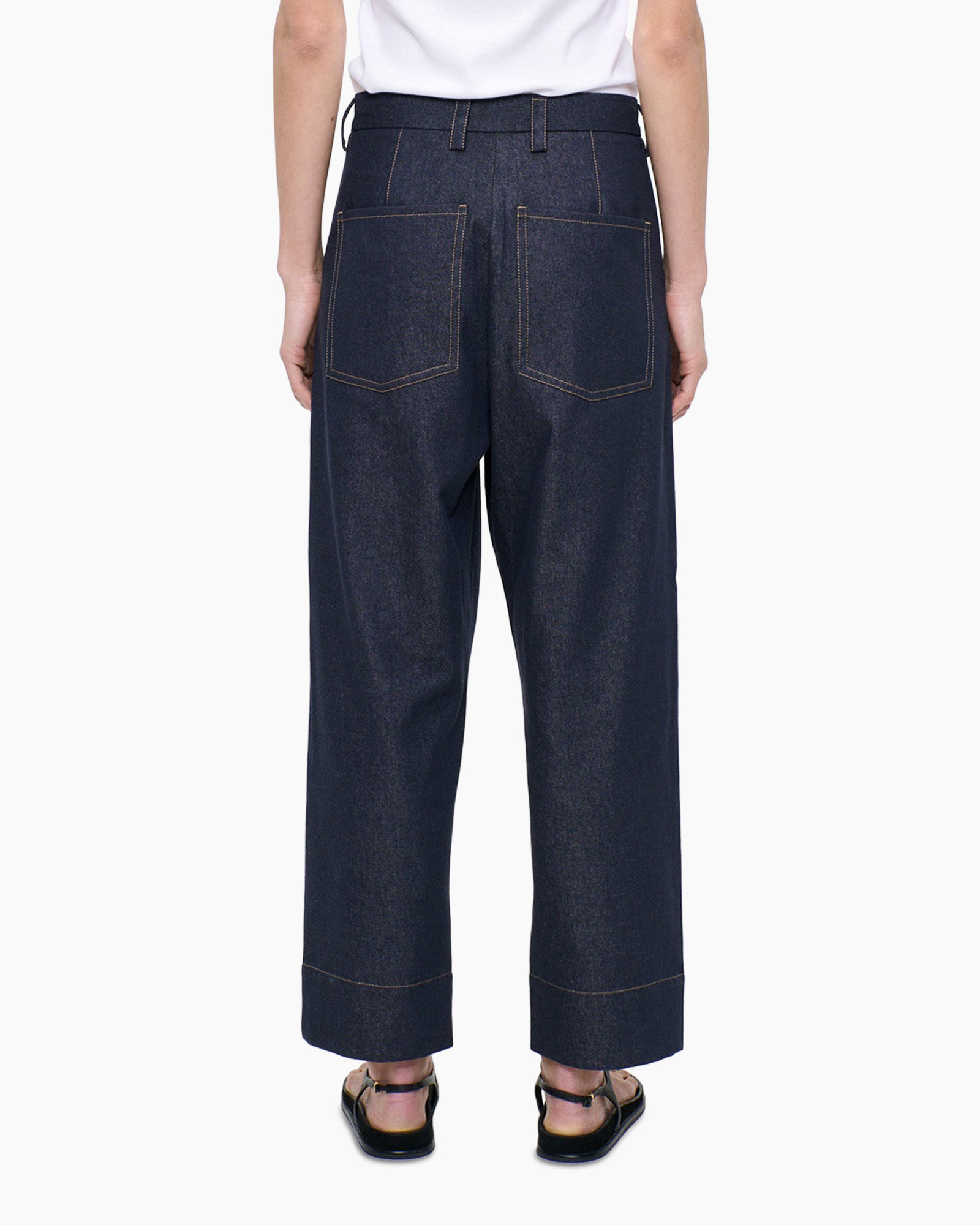 broek, denim, donker gewassen, losse pasvorm, gerolde zoom